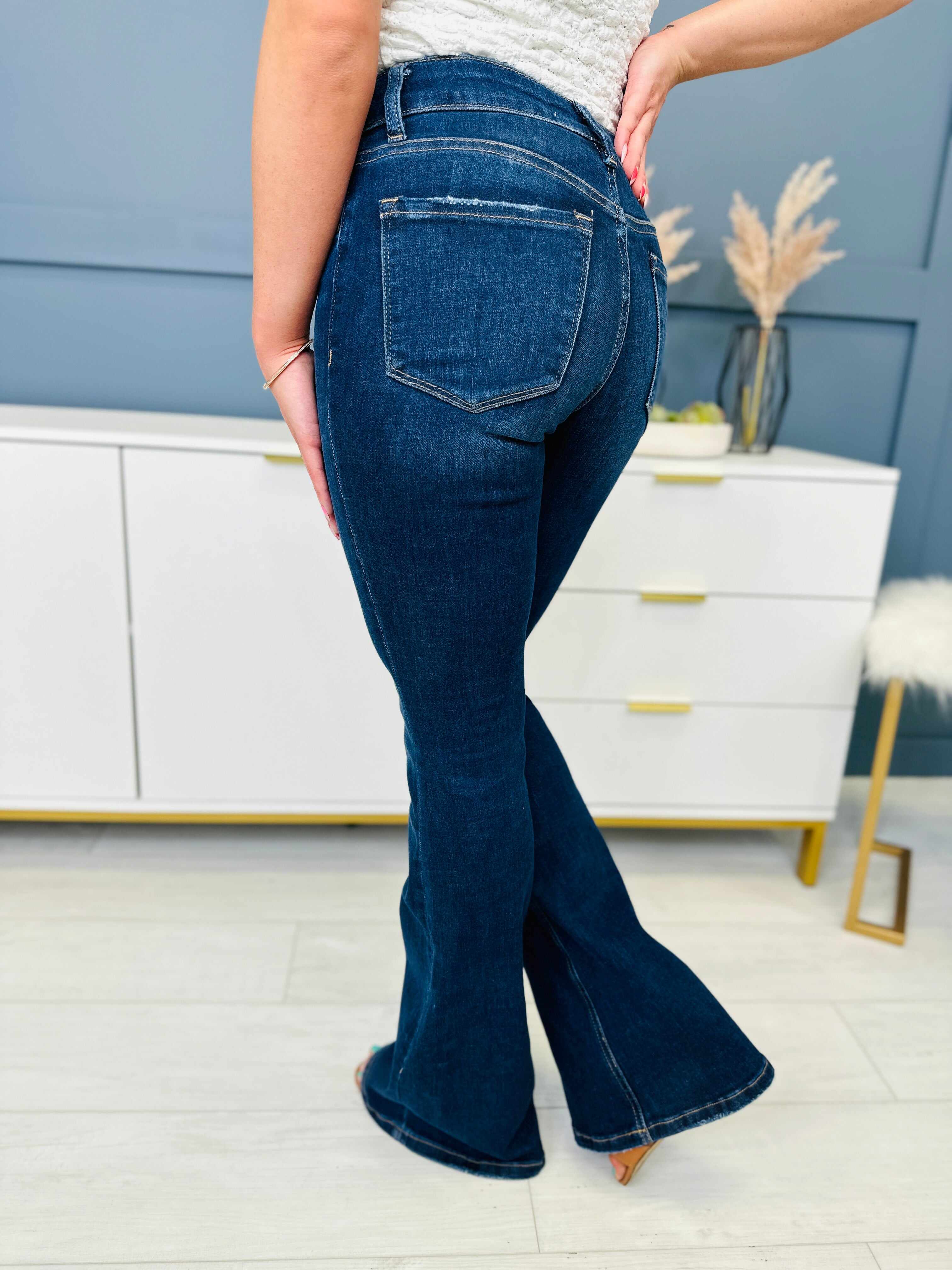 Lovervet REG/CURVY Far Out Flare Jeans
