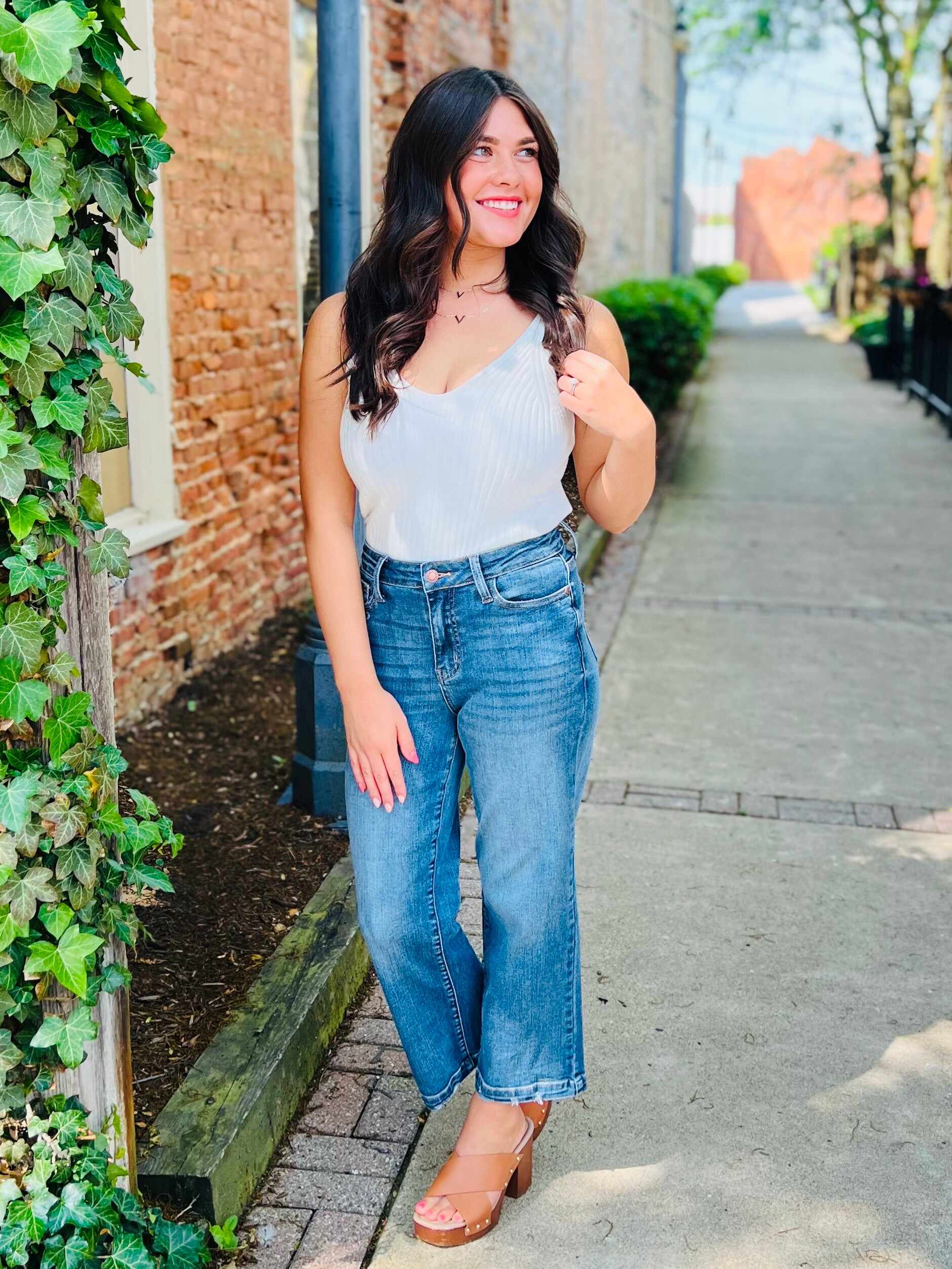 REG/CURVY Wide Eyed Cropped Wide Leg Jeans
