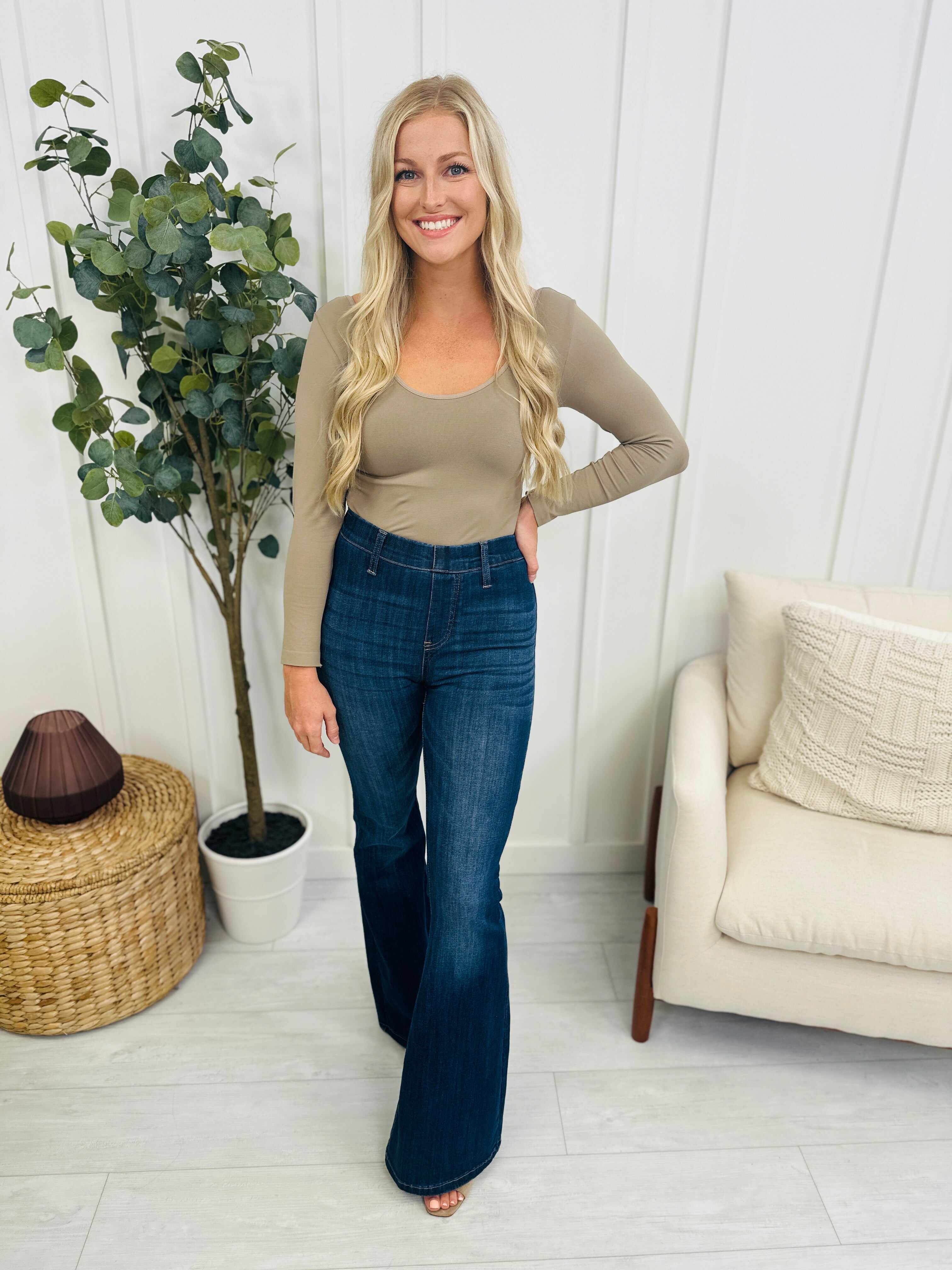 REG/CURVY Dream On Pull On Flare Jeans
