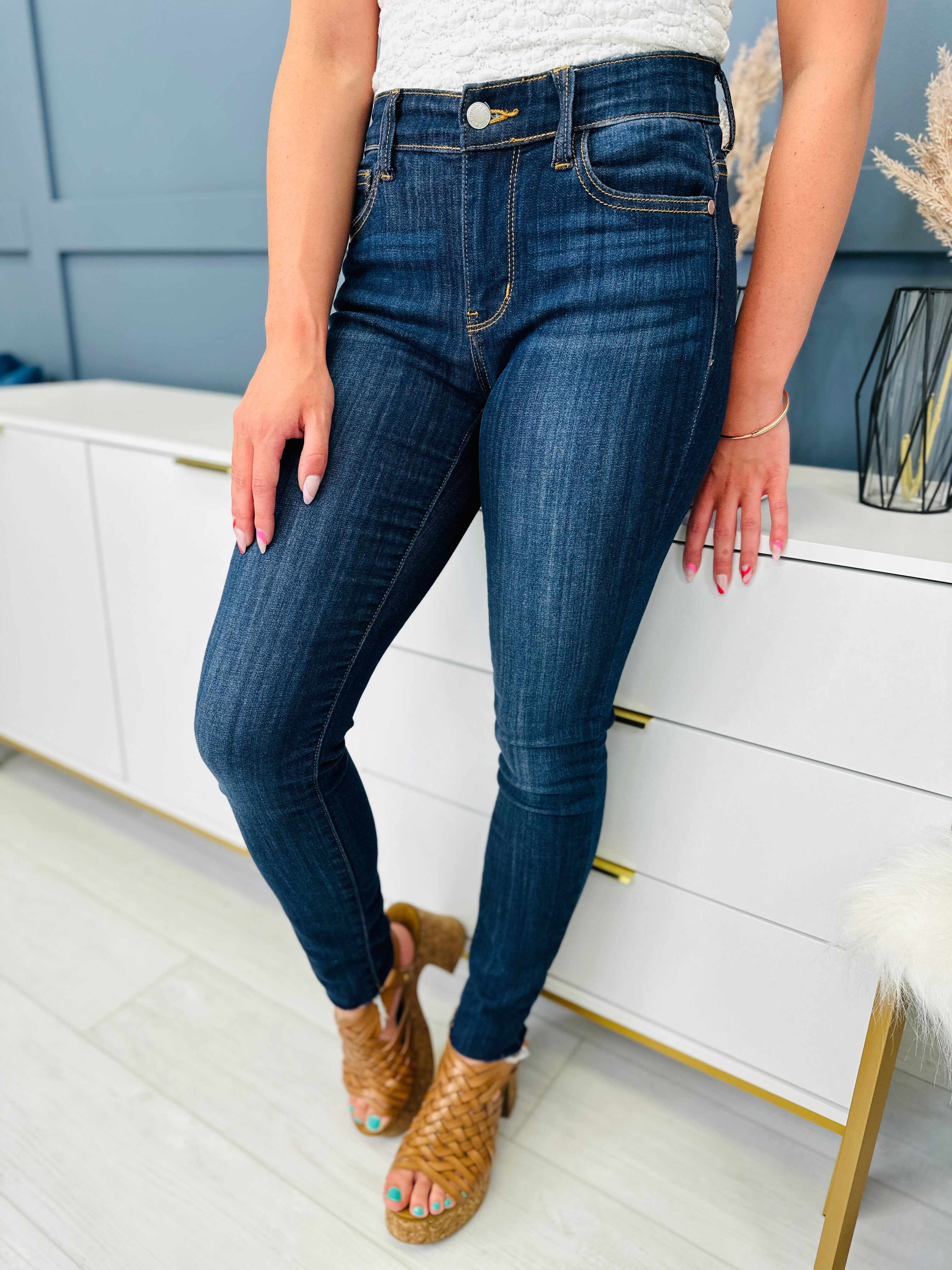 FIFTH RESTOCK! BEST SELLER!  Mid Rise REG/CURVY Work For The Weekend Skinny Jeans