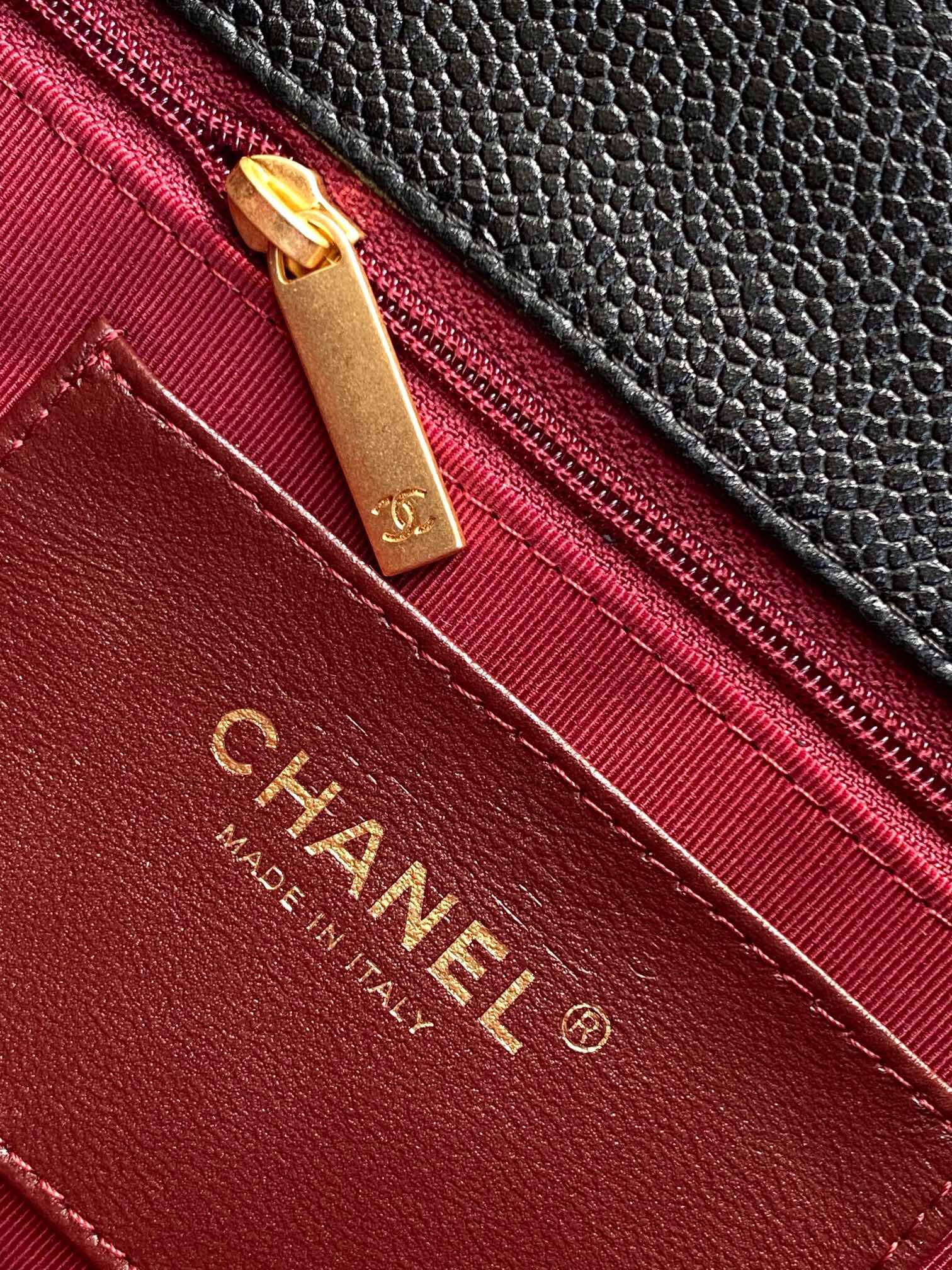 Chanel 24K CF Vintage Re-Edition - Timeless Elegance