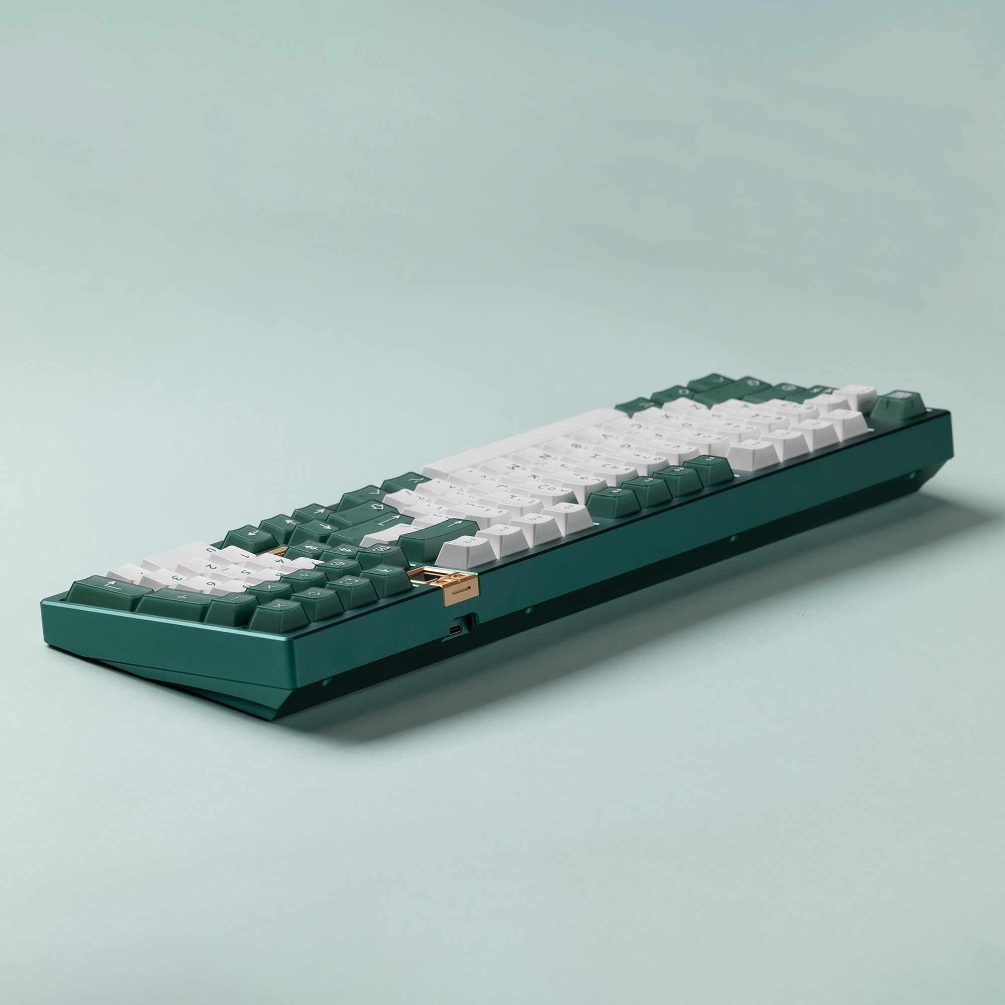 Ready to use Athena 1800 Anodized Pine green with Doubleshot Keycaps
