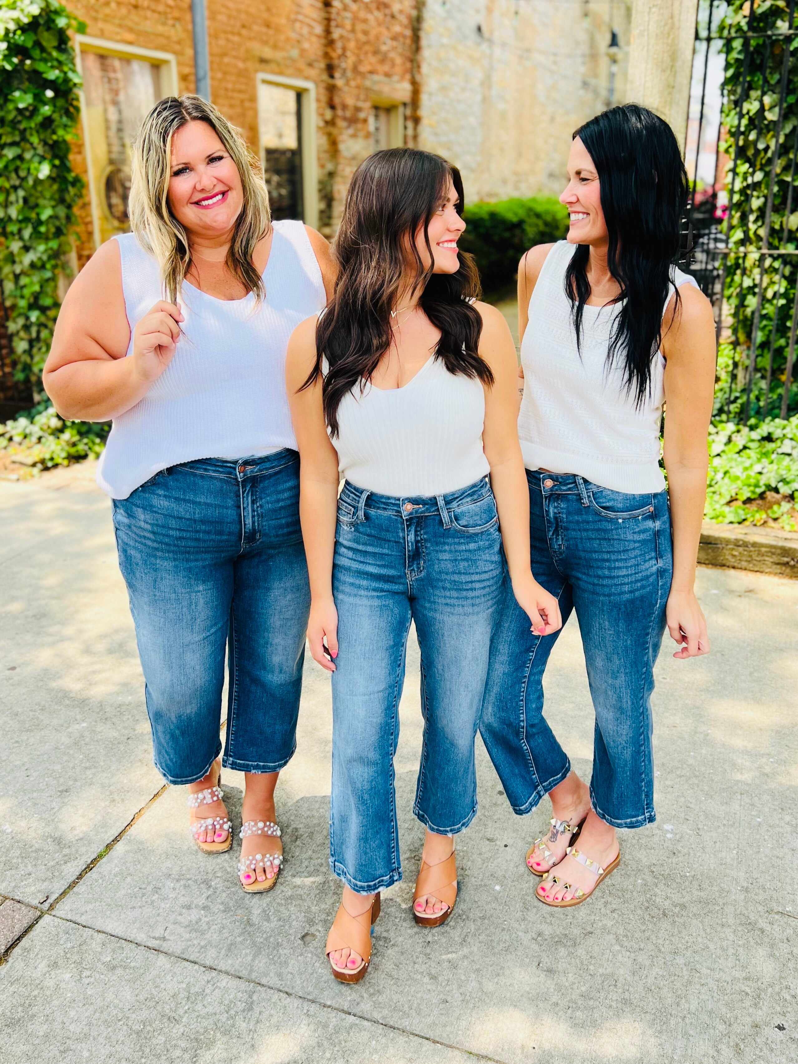 REG/CURVY Wide Eyed Cropped Wide Leg Jeans