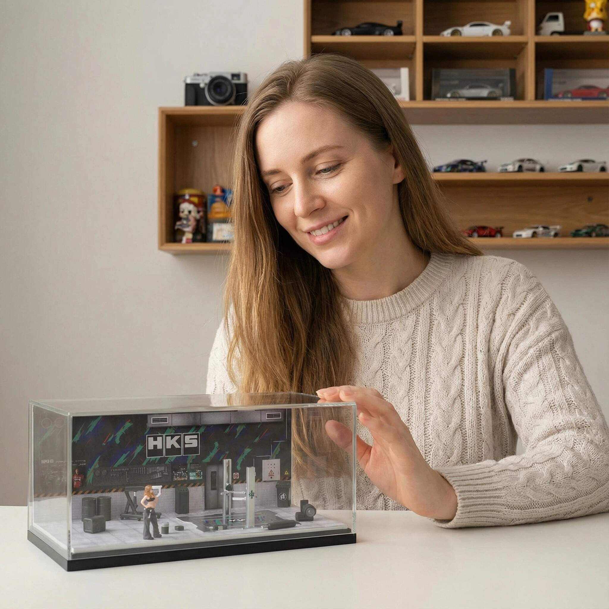 1:64 Scale Performance Tuning Garage Diorama Display Case – Motorsport Workshop Scene for Diecast Cars