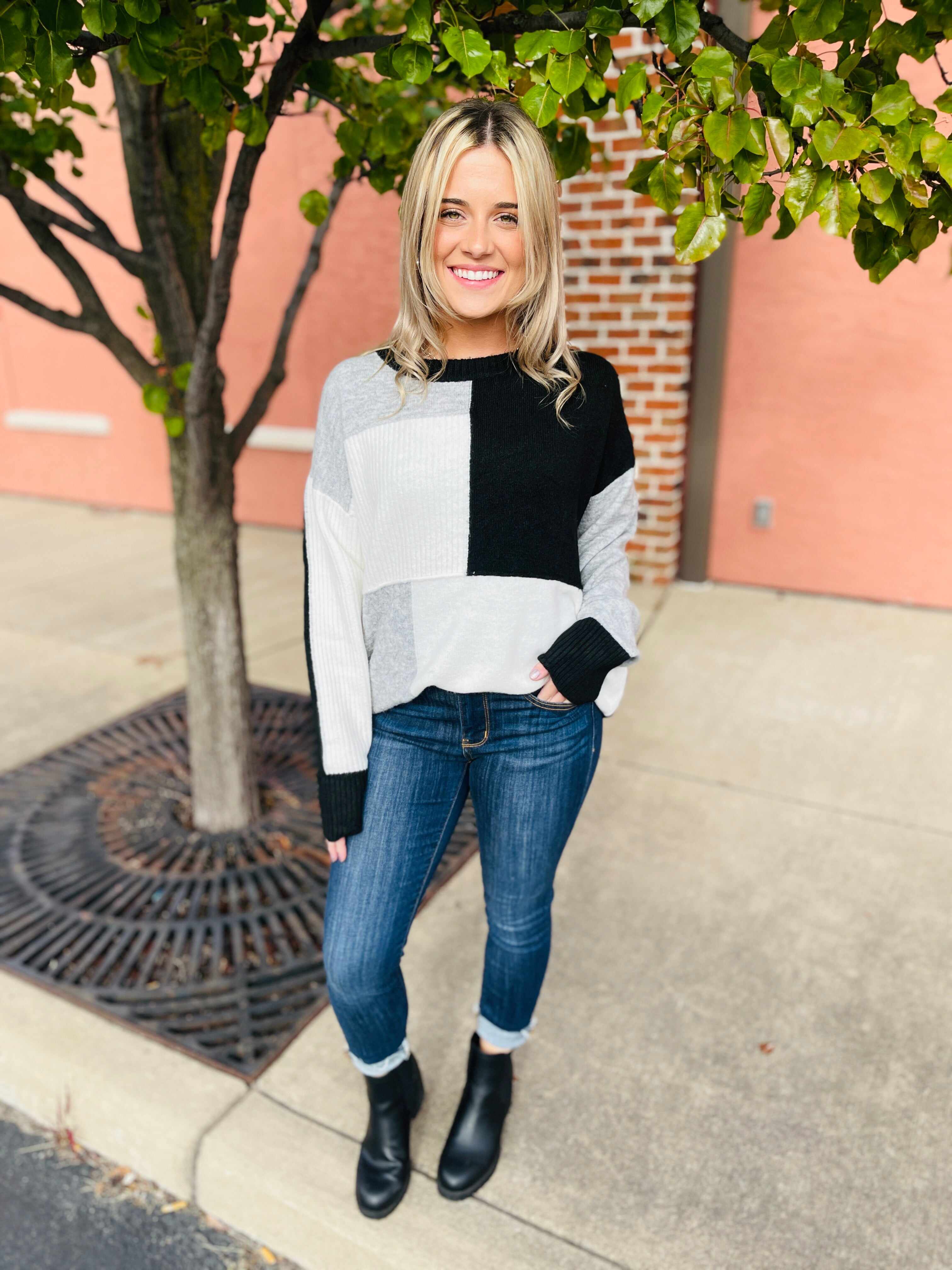 FIFTH RESTOCK! BEST SELLER!  Mid Rise REG/CURVY Work For The Weekend Skinny Jeans