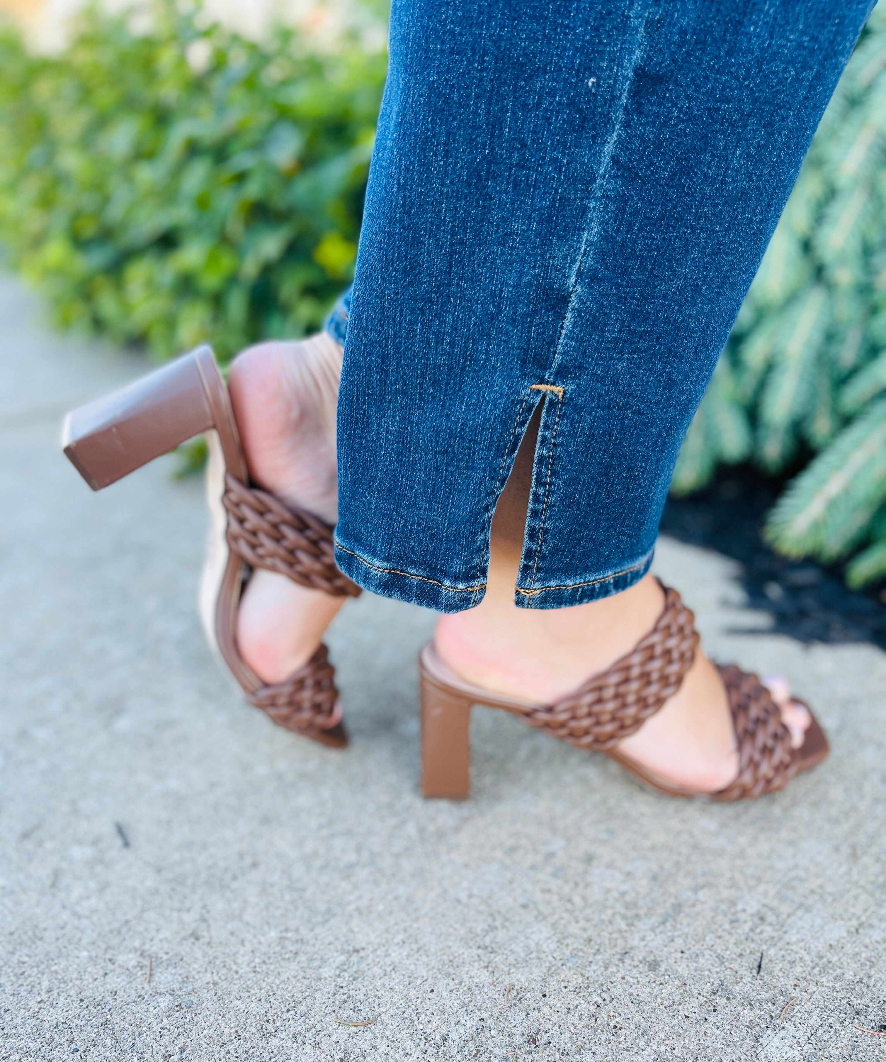 Plus/Reg Tell It To Me Straight Leg Jeans