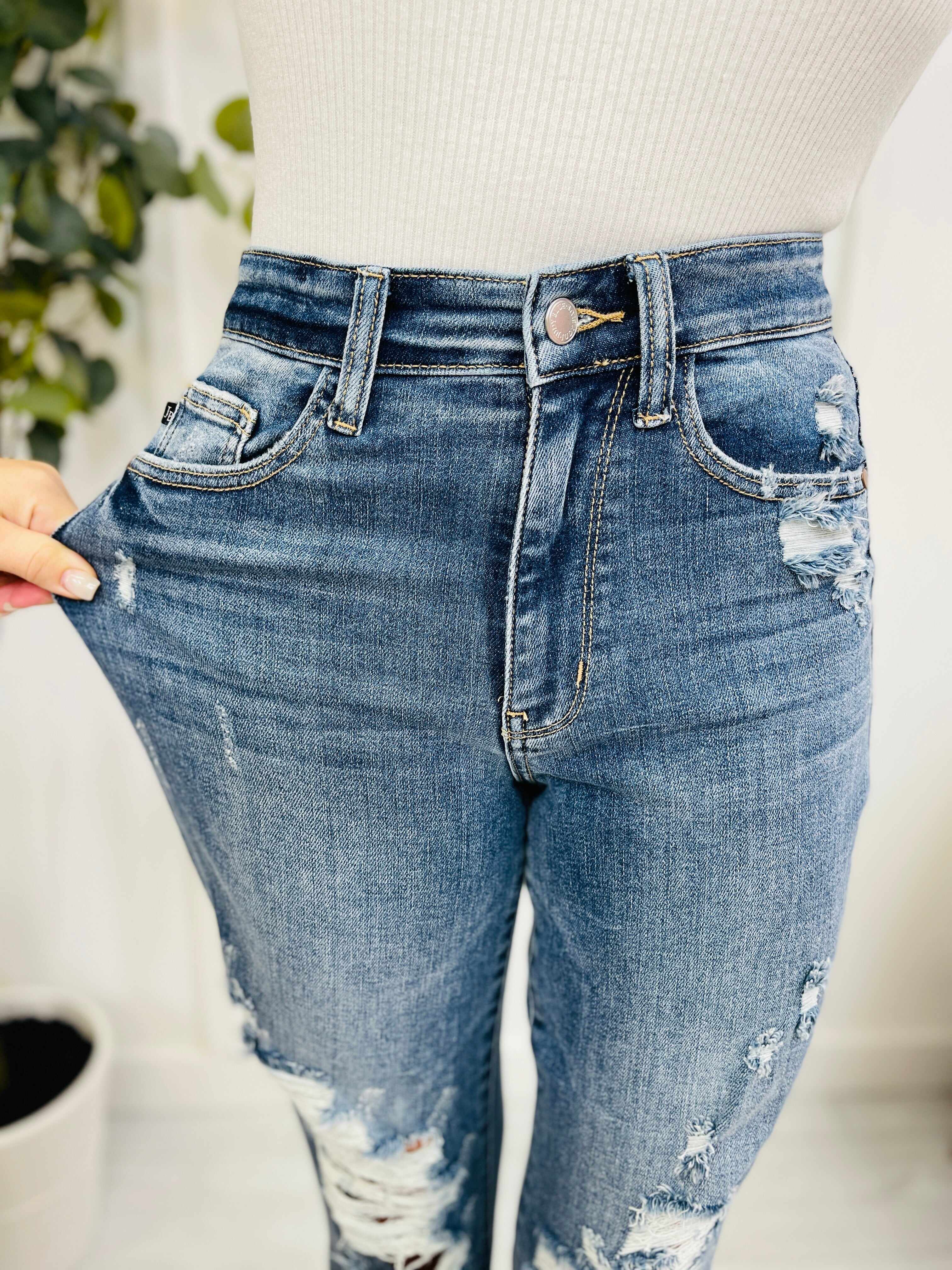 REG/CURVY Straight for the Heart Ankle Jeans