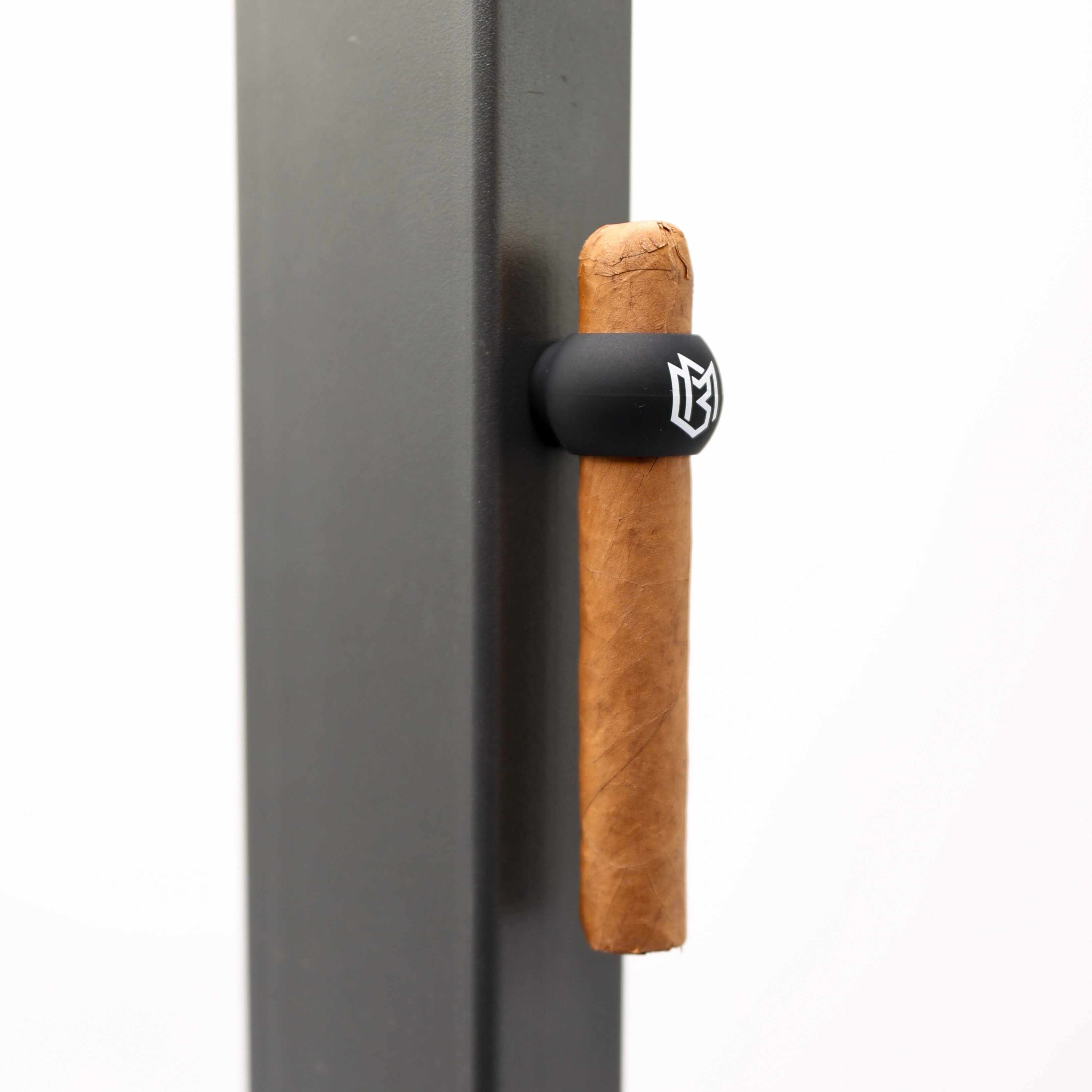 MAGNETIC CIGAR HOLDER