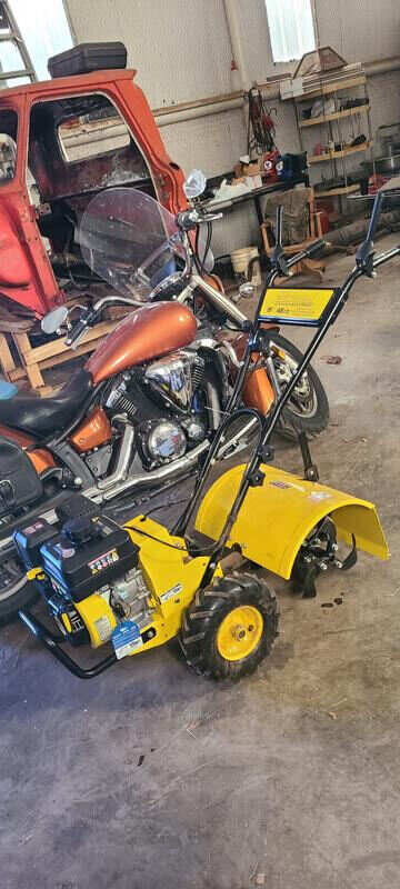 19-inch 212cc four-stroke tiller with self-propelled agricultural tires
