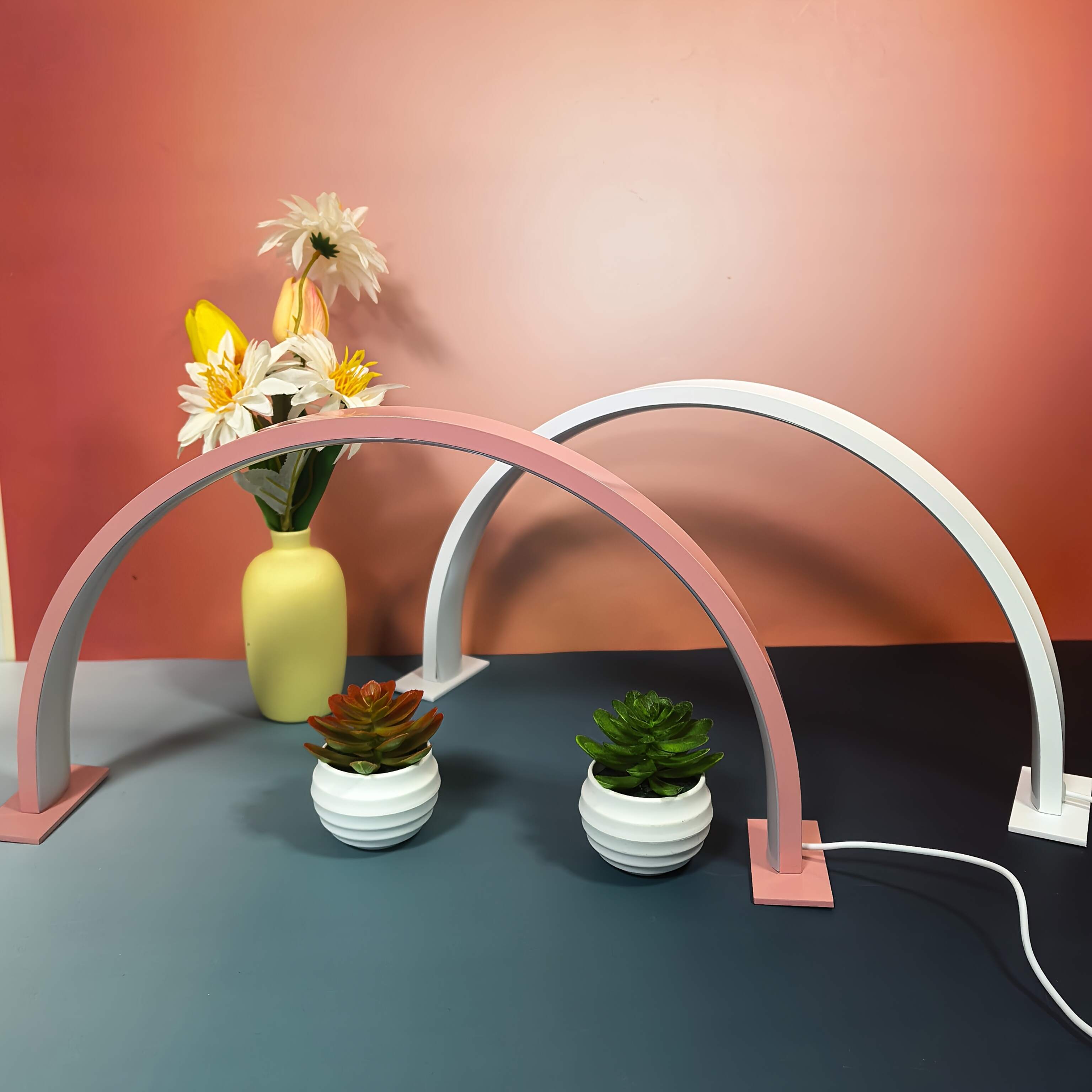 Adjustable LED Half-Moon Lamp, USB Powered, Three-Color Dimmable, Button Control, Arch-Shaped Desk Lamp, Suitable for Nail Salons, Eyelash Extensions And Craft Lighting