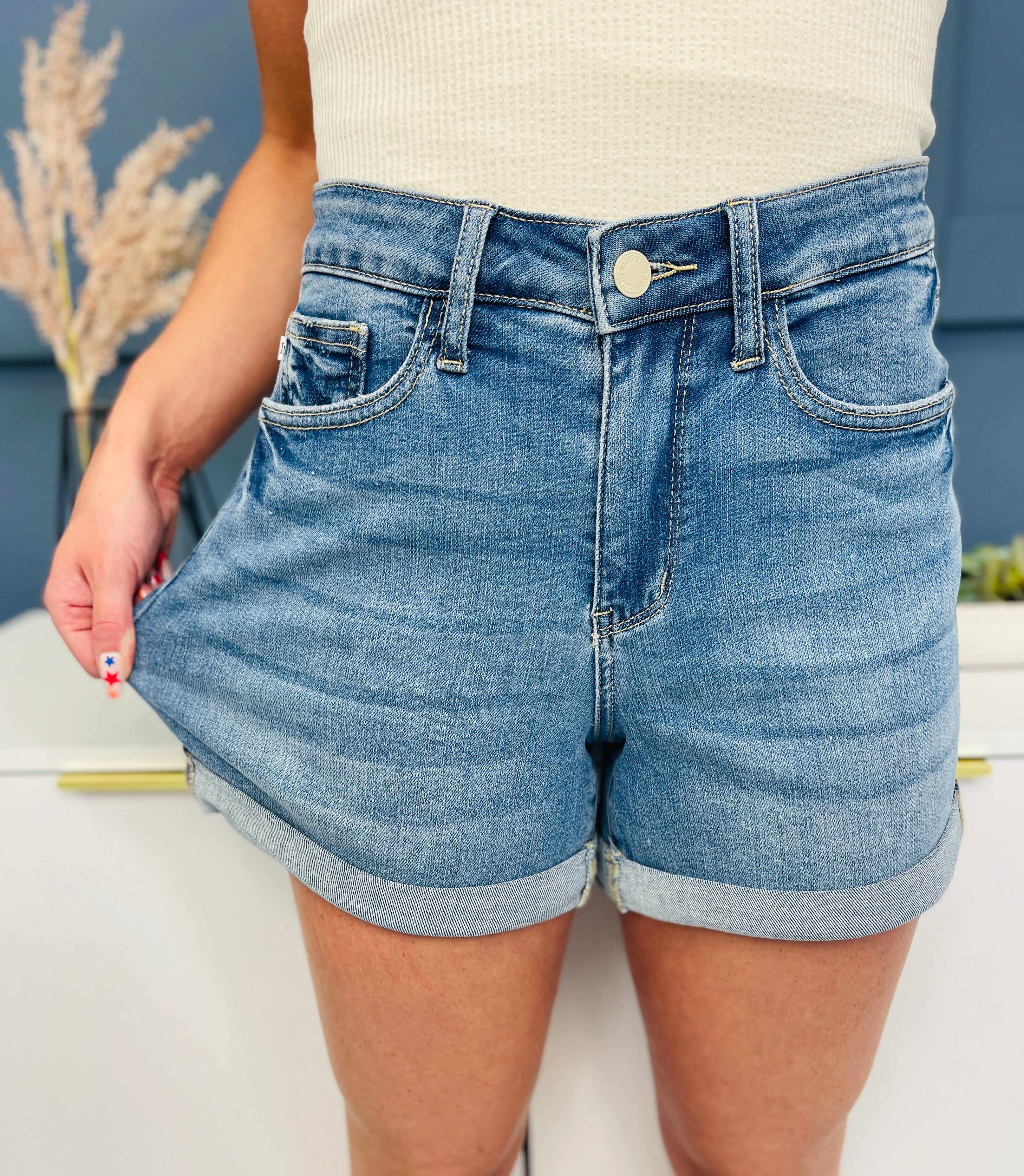RESTOCK! Best Selling REG/CURVY Off The Cuff Shorts