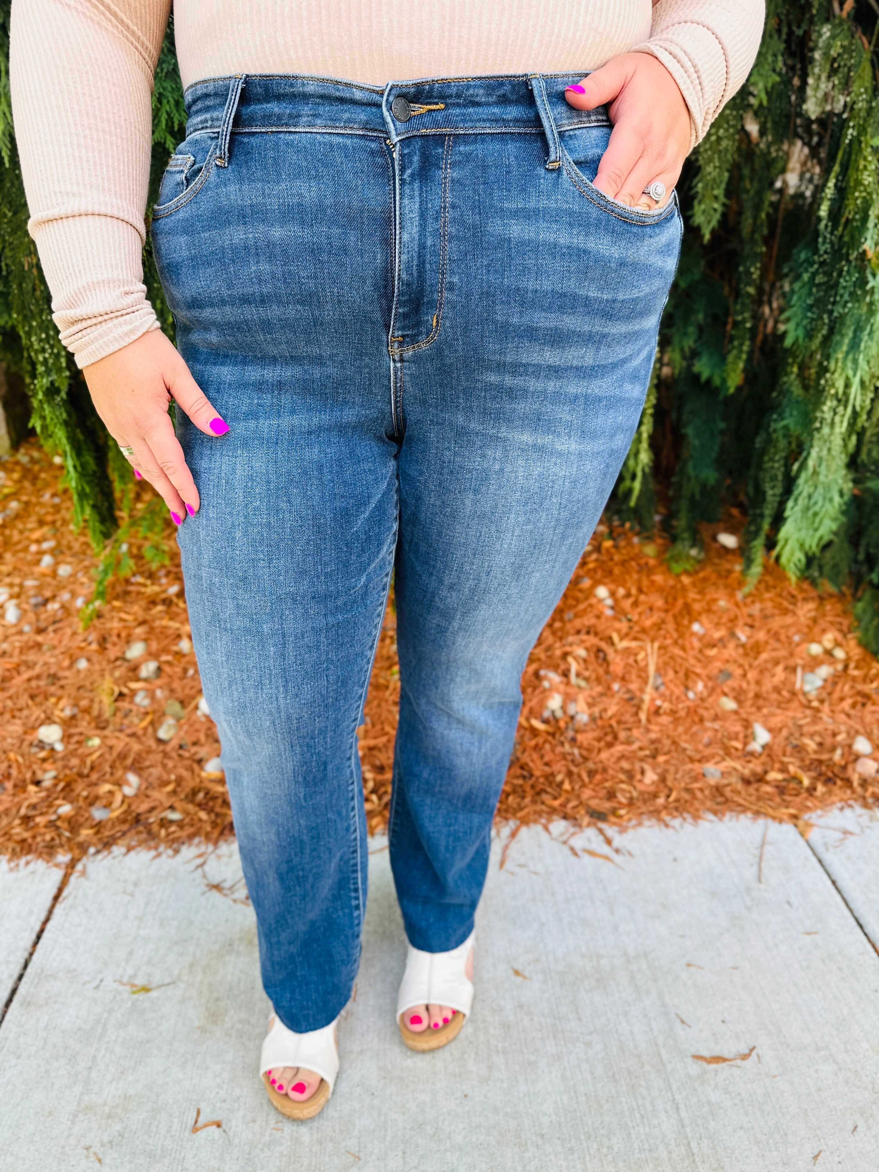 REG/CURVY Baby Got Bootcut Nondistressed Jeans