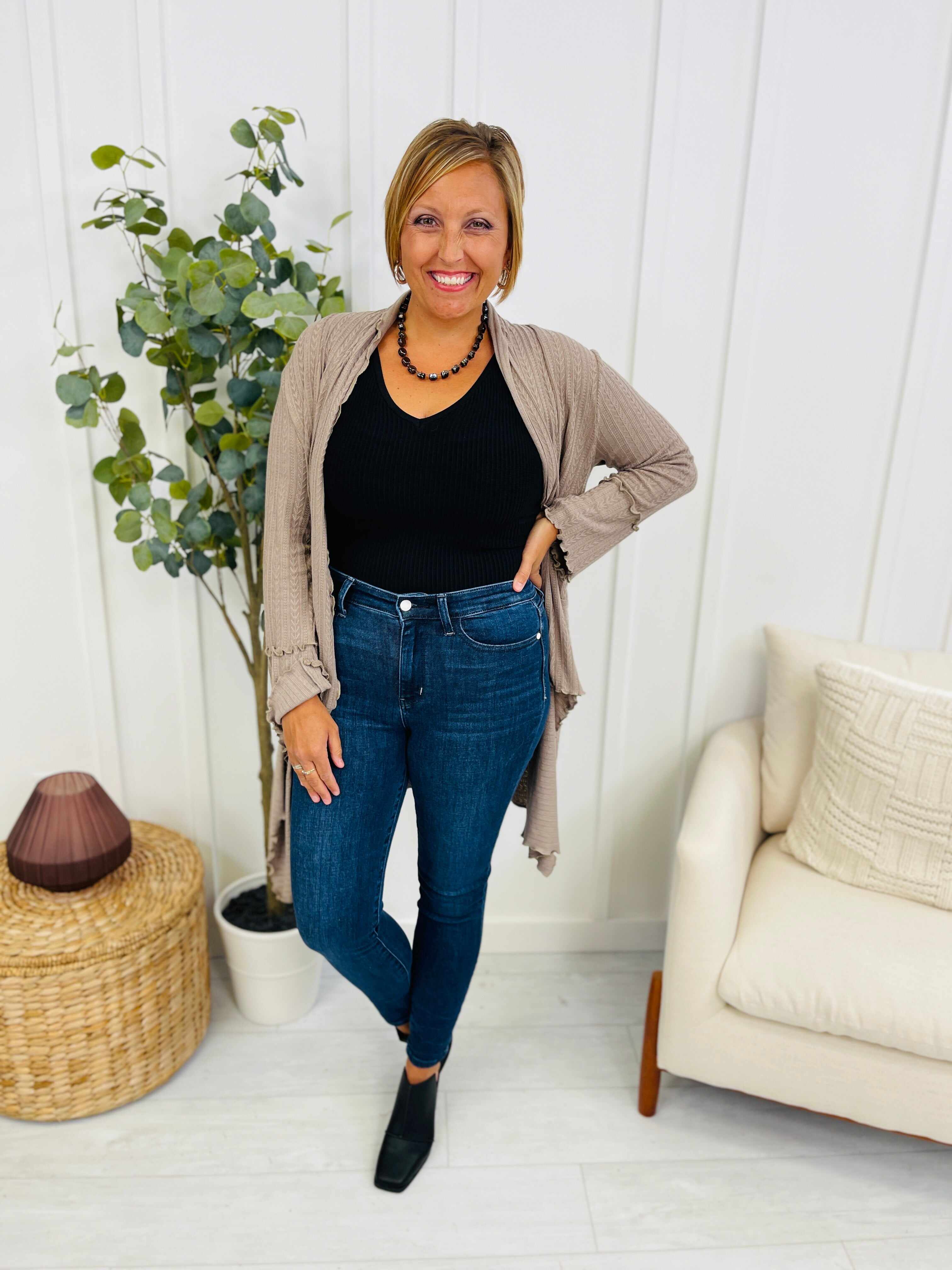 REG/CURVY Mid Rise Classic and Classy Skinny Jeans