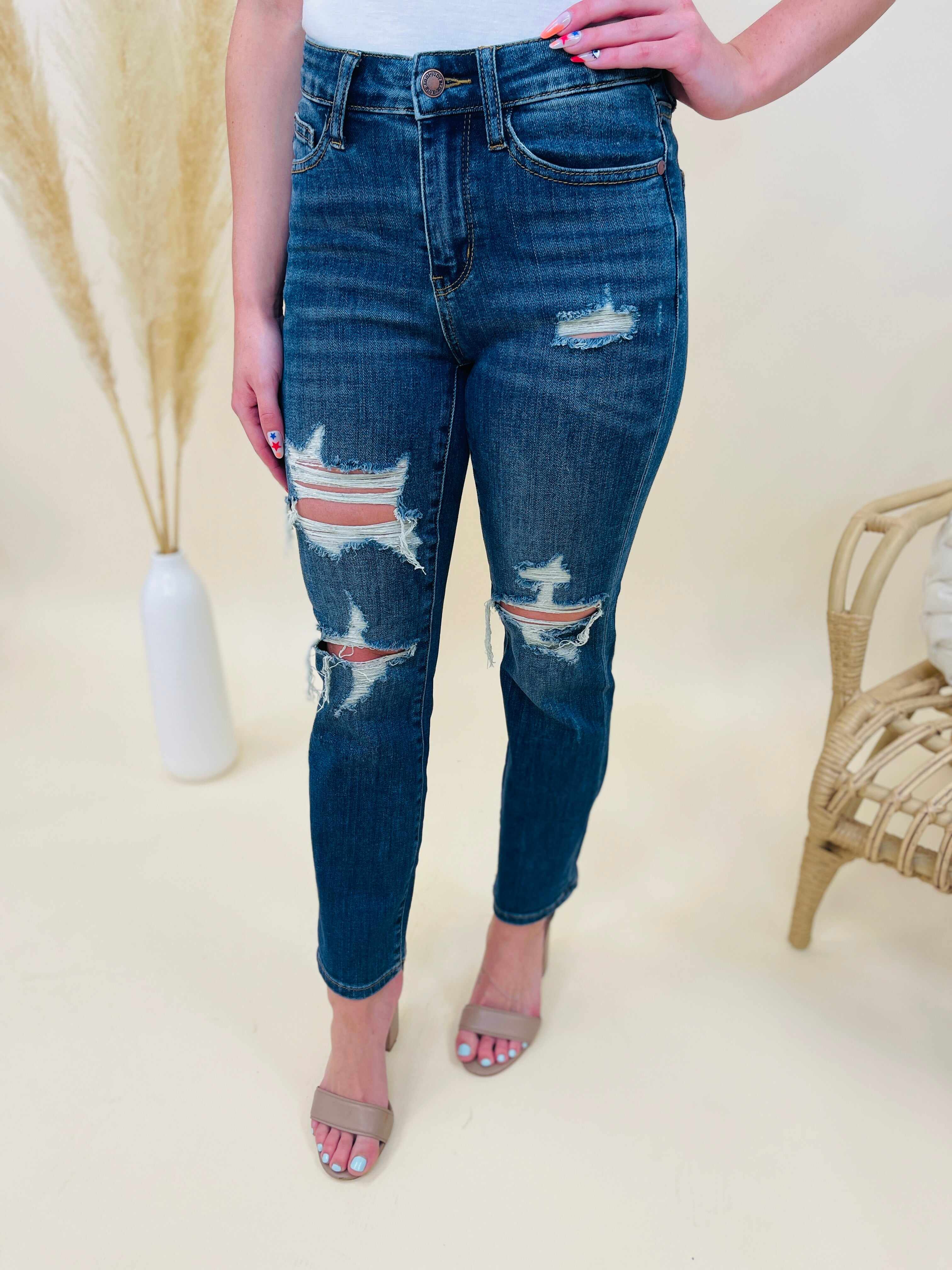 REG/CURVY Crop and Stare Straight Jeans