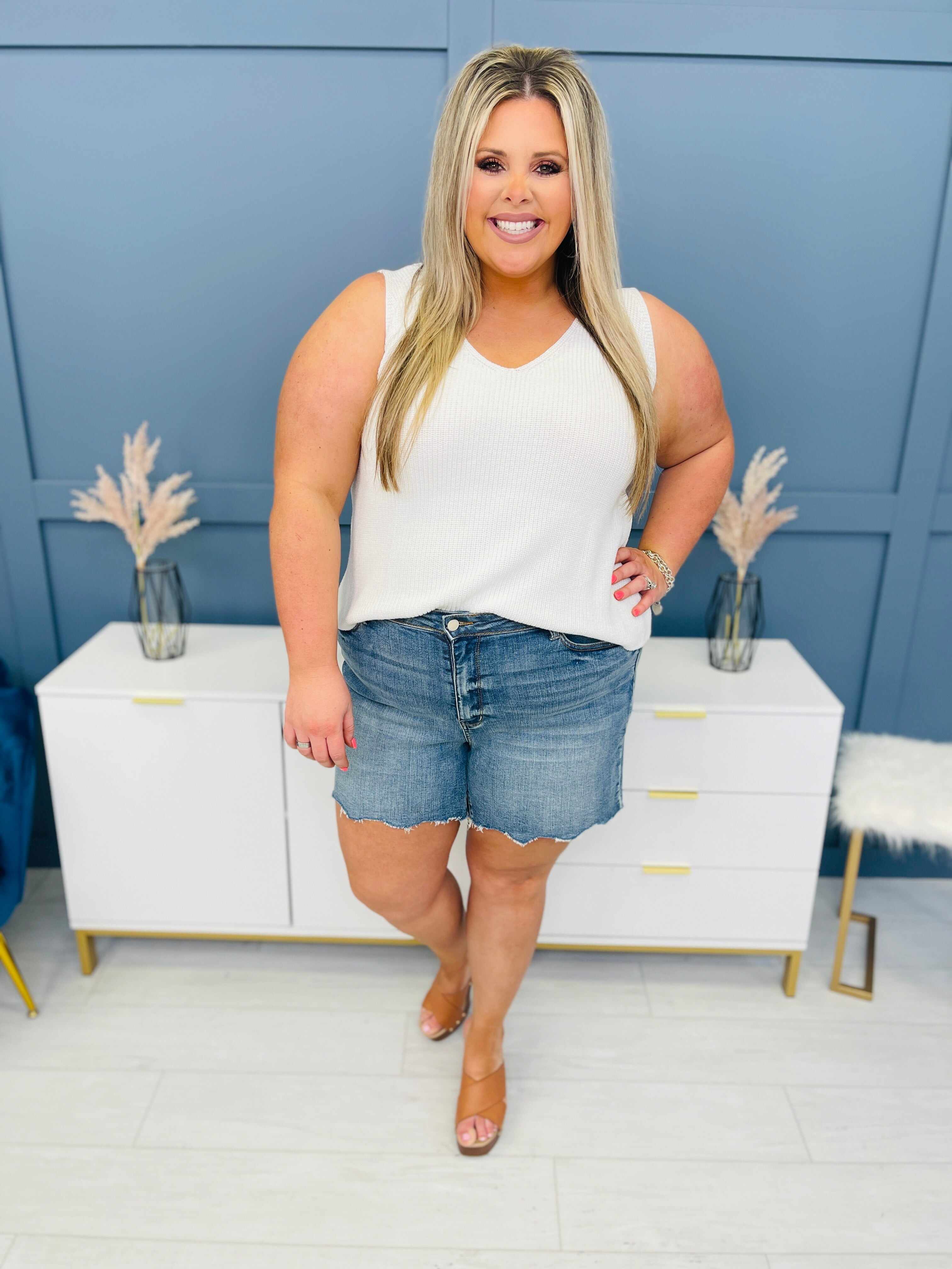 REG/CURVY Fun in the Sun Scallop Fray Hem Shorts