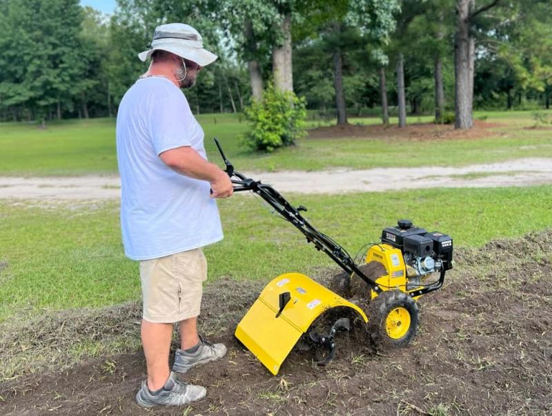19-inch 212cc four-stroke tiller with self-propelled agricultural tires