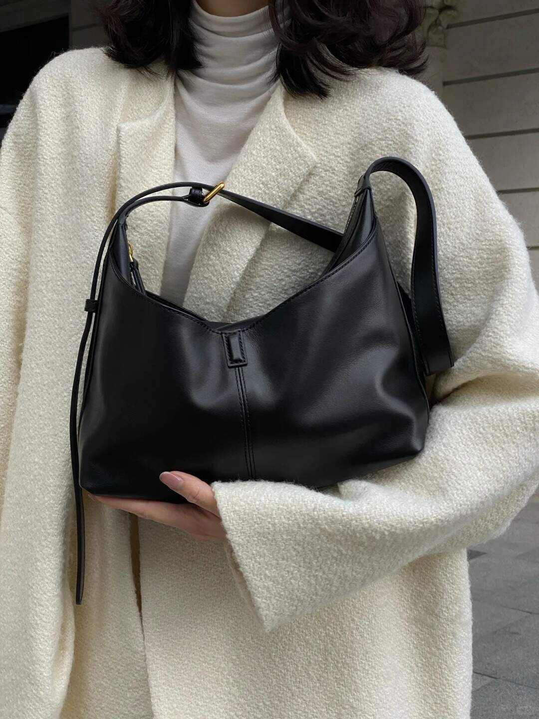 L Capusines BB handbag shoulder bag with chain