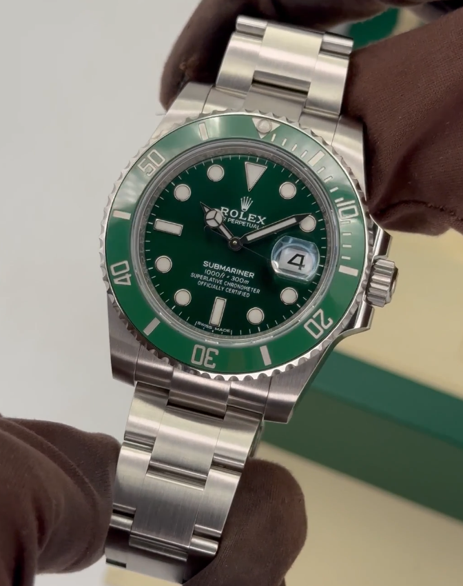 2020 Rolex Submariner “Hulk” 40mm 116610LV Green Dial (Green Card)