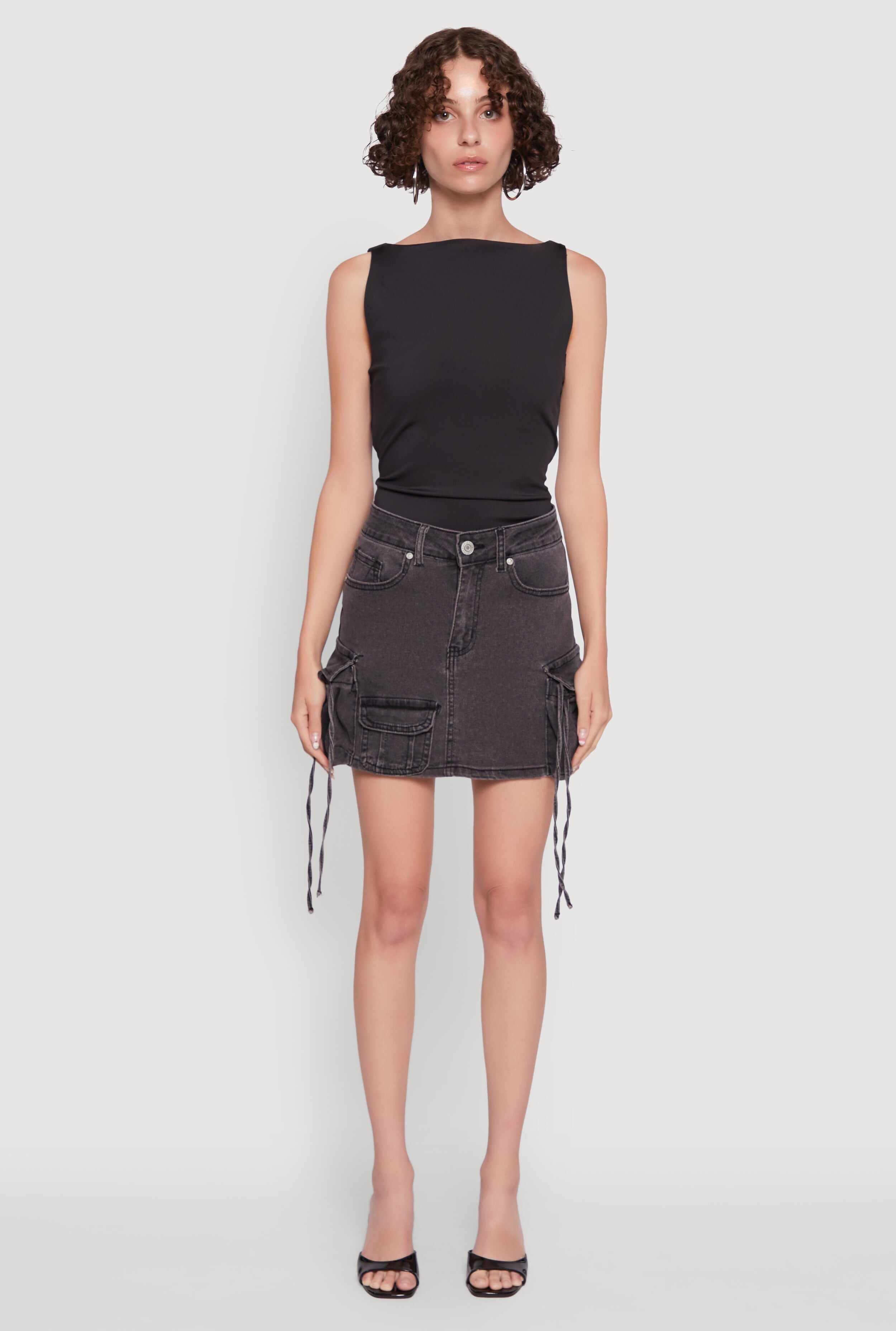 Trendy Mid Rise Mini Denim Skirt with Cargo Pockets