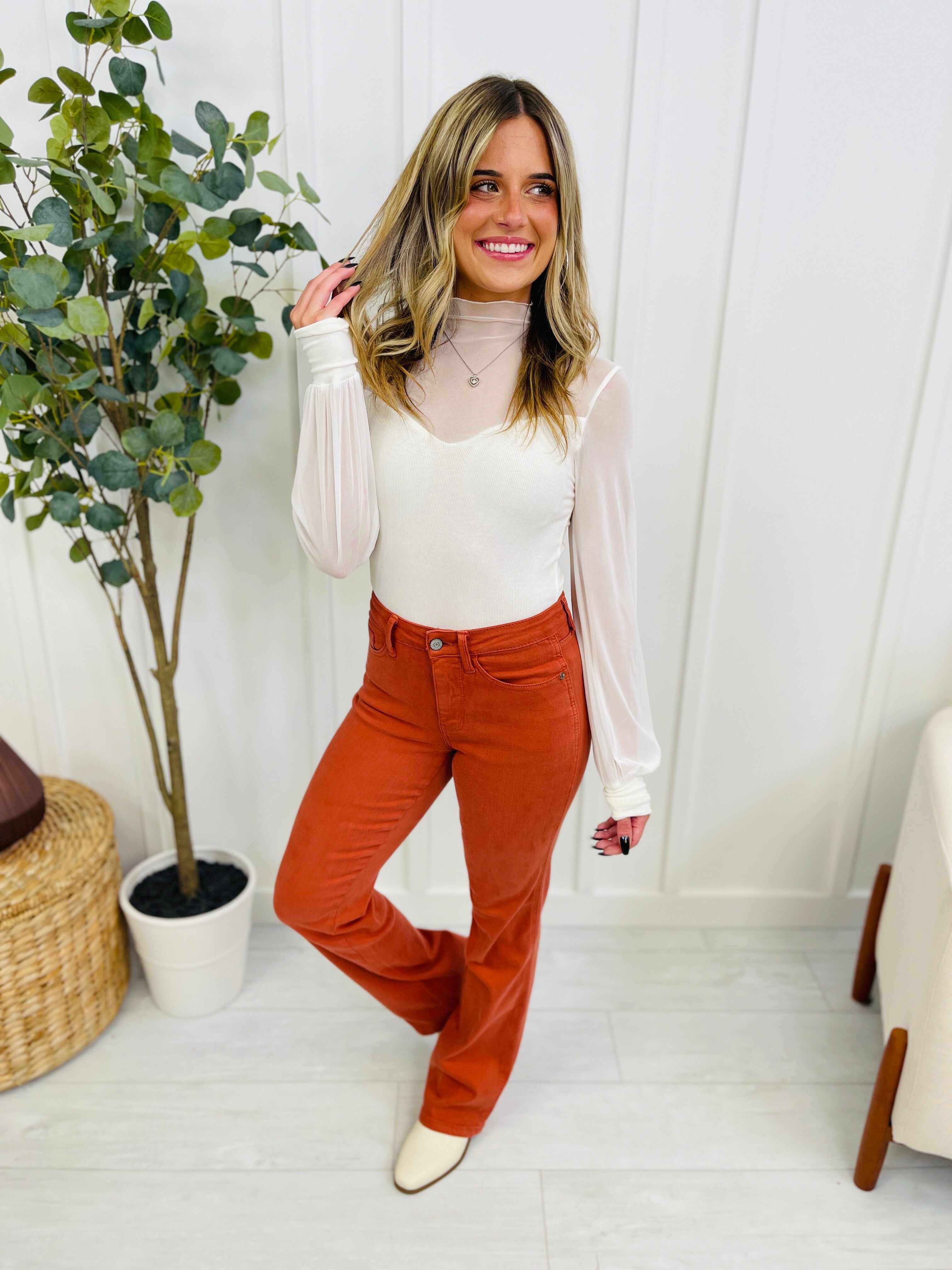 REG/CURVY Fall in Love Slim Bootcut Jeans