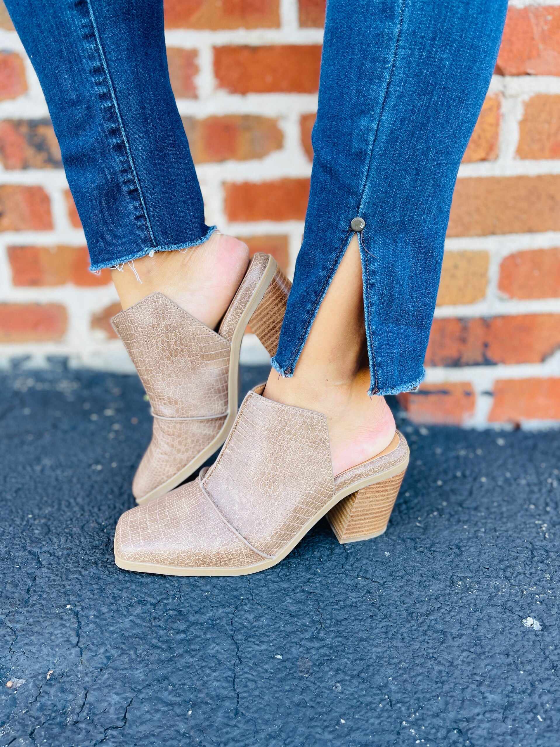 Plus/Reg Always On Your Side Slit Skinny Jeans