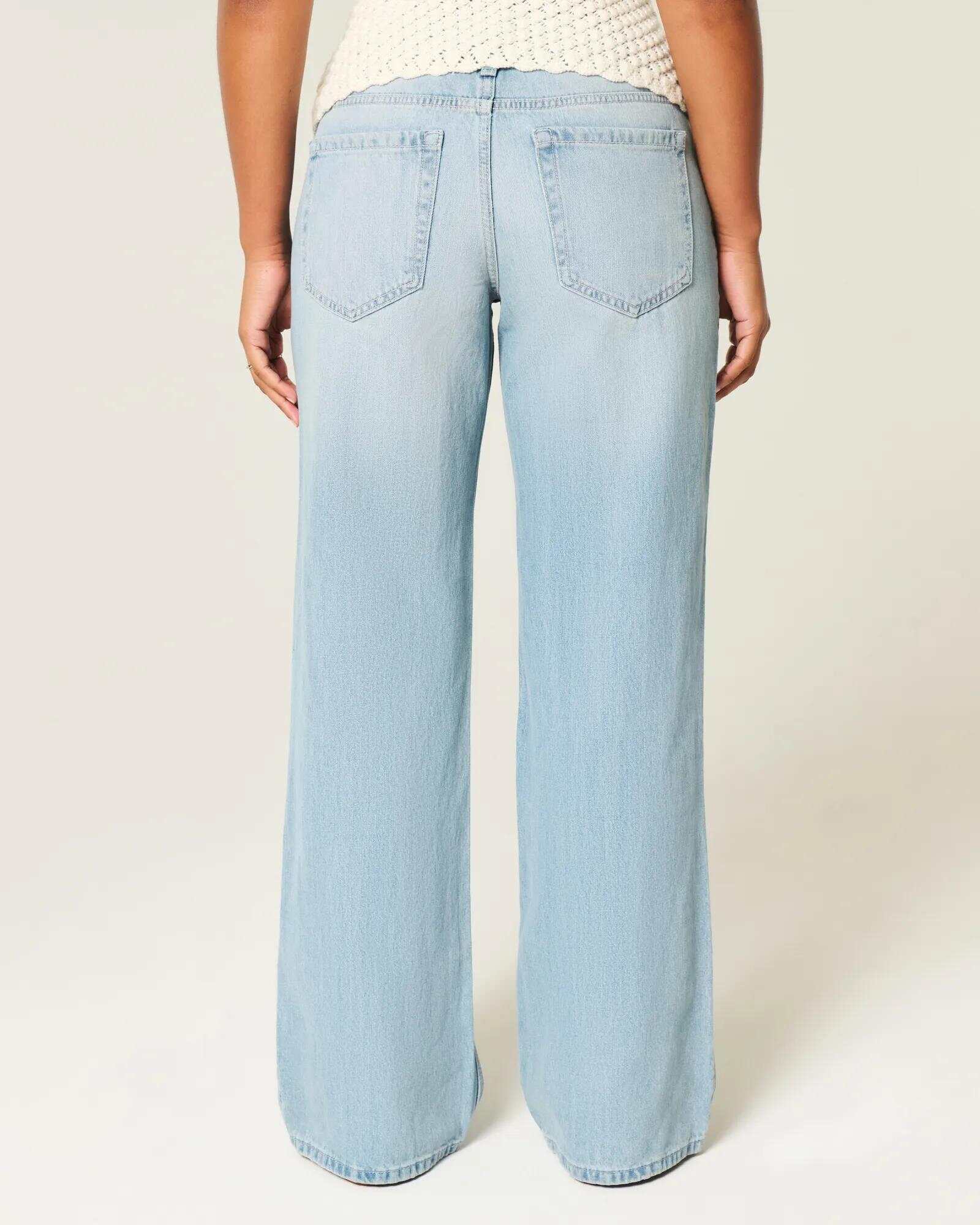 Curvy Low-Rise Light Wash Baggy Jeans
