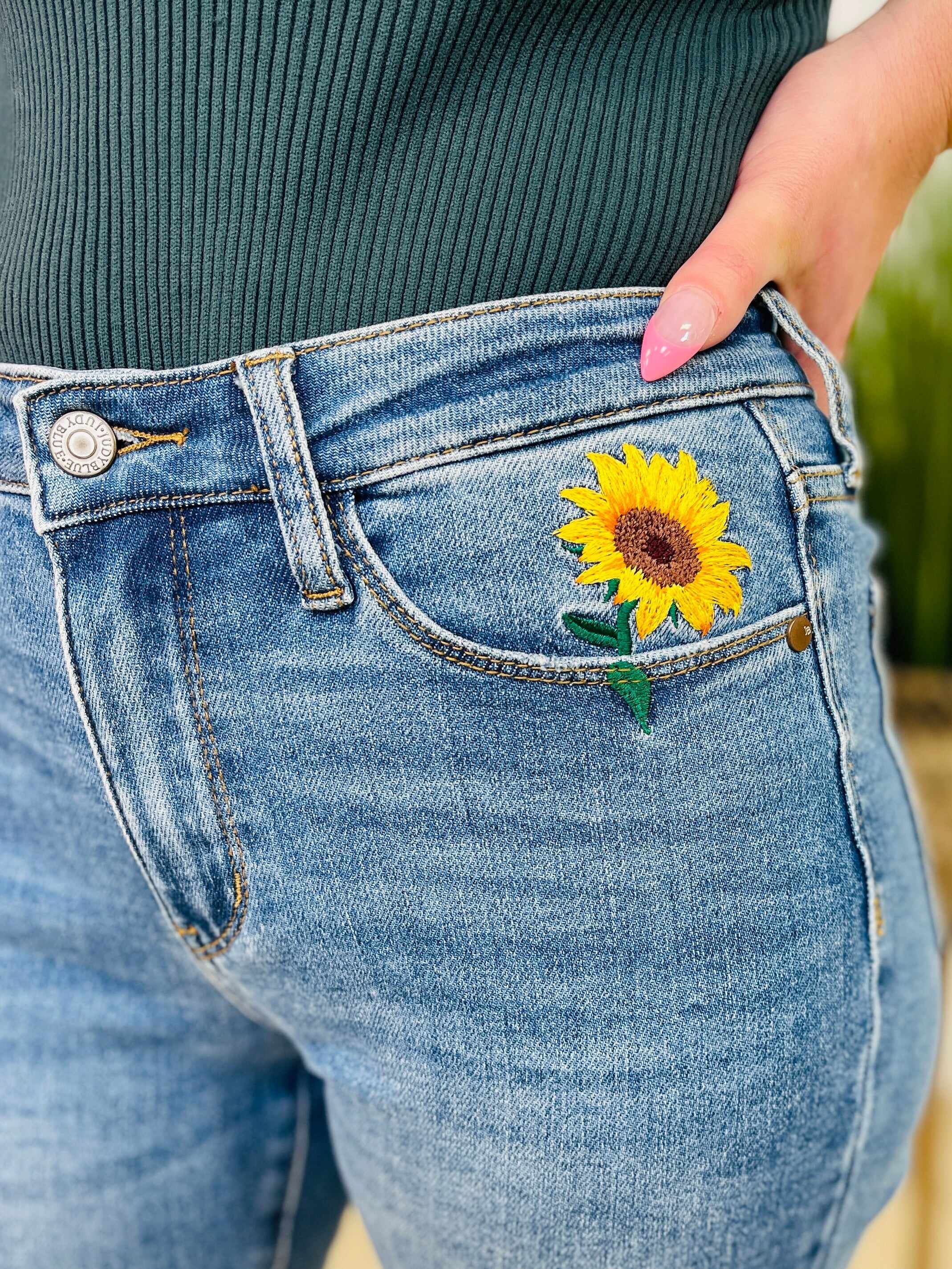 RESTOCK! PLUS/REG Time To Bloom Relaxed Fit Jeans