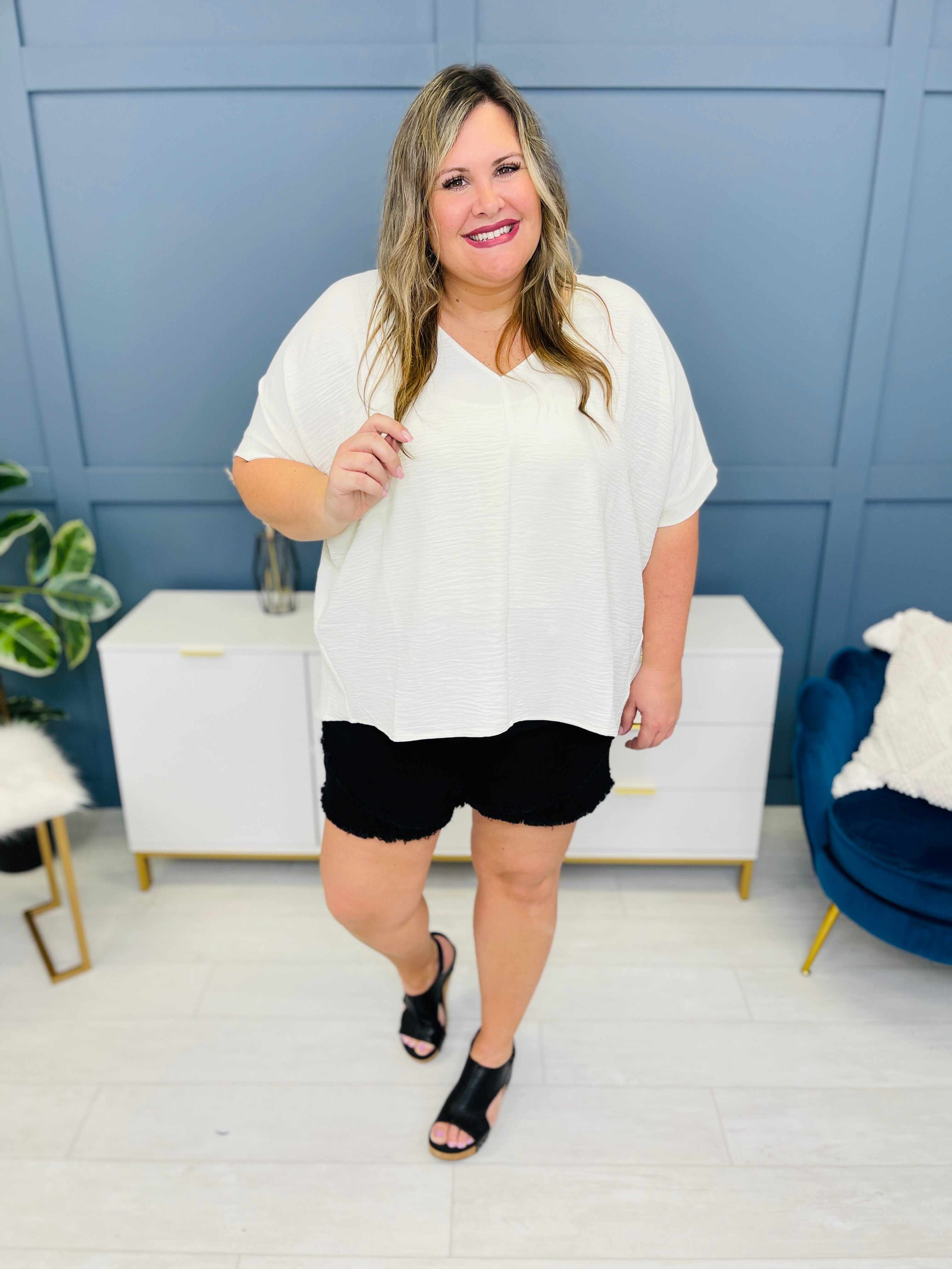REG/CURVY Paint It Black Tulip Hem Shorts