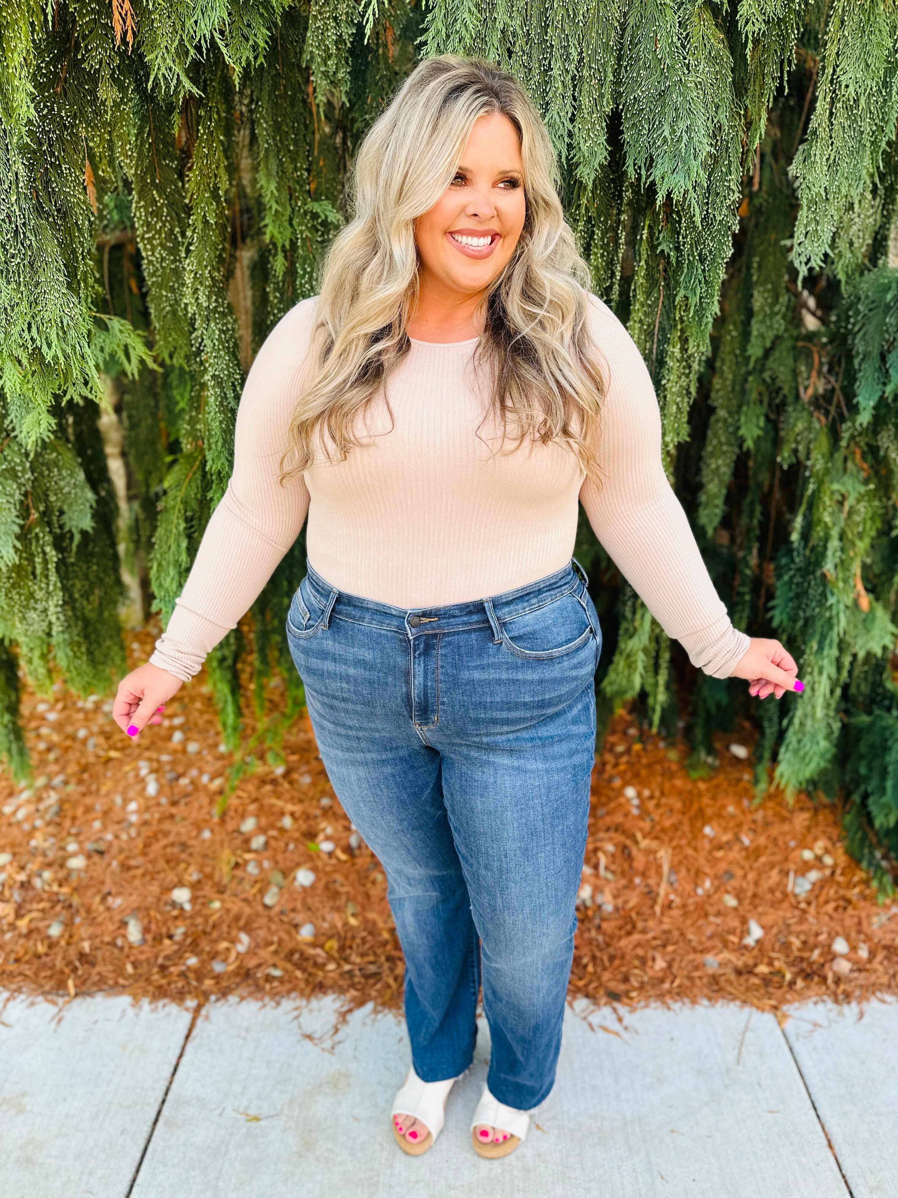 REG/CURVY Baby Got Bootcut Nondistressed Jeans