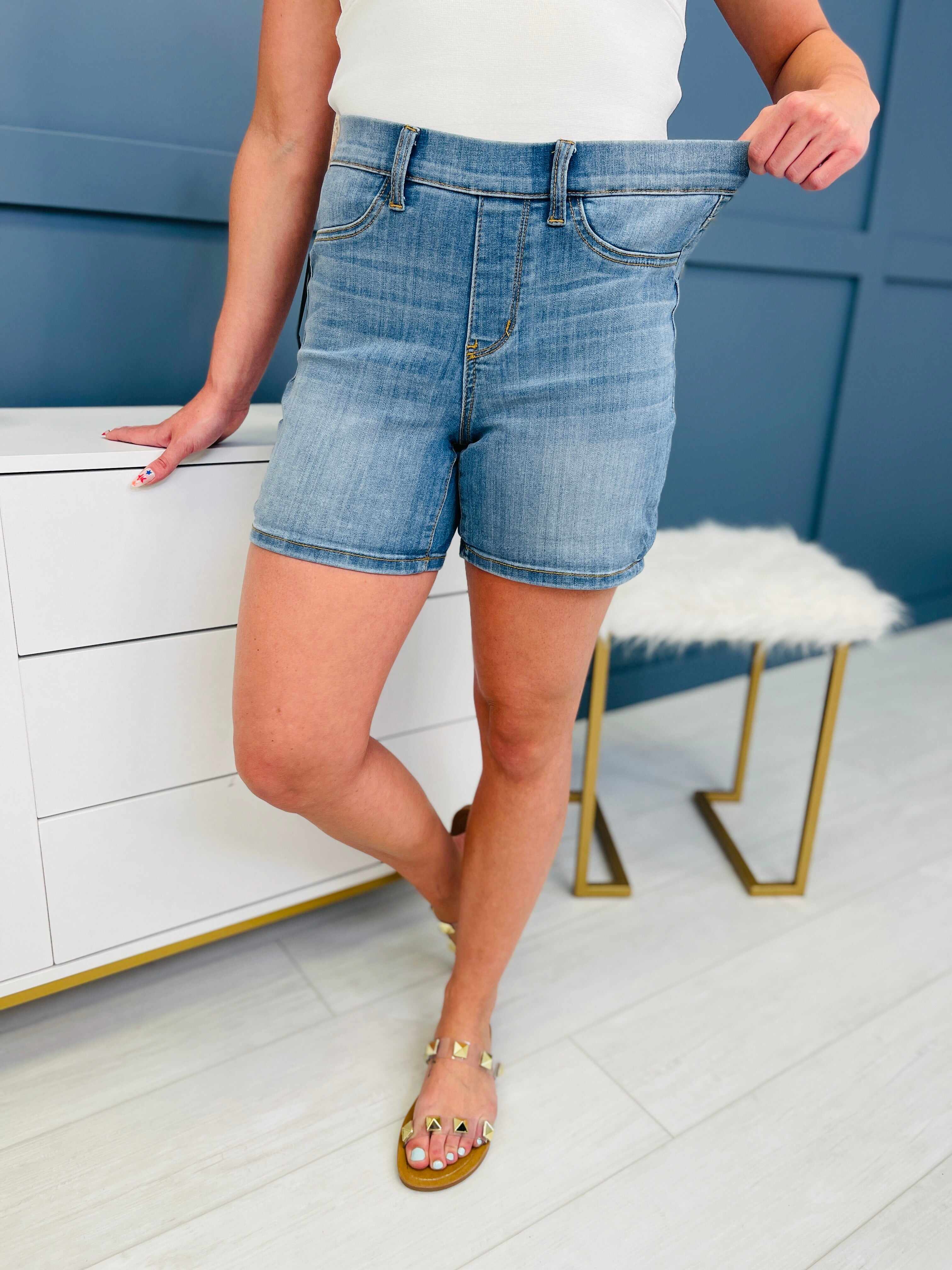 REG/CURVY Pull Ahead Pull On Elastic Waistband Shorts