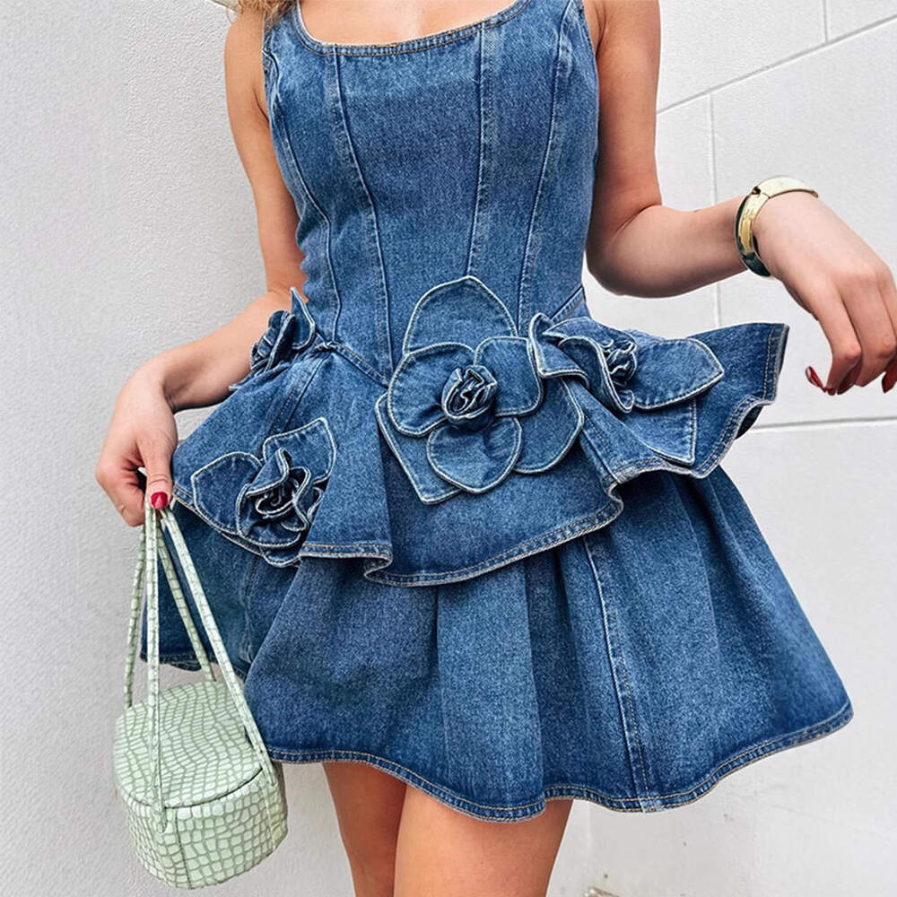 Floral Appliqué Denim Corset Mini Dress – Statement Peplum Style 🌹✨