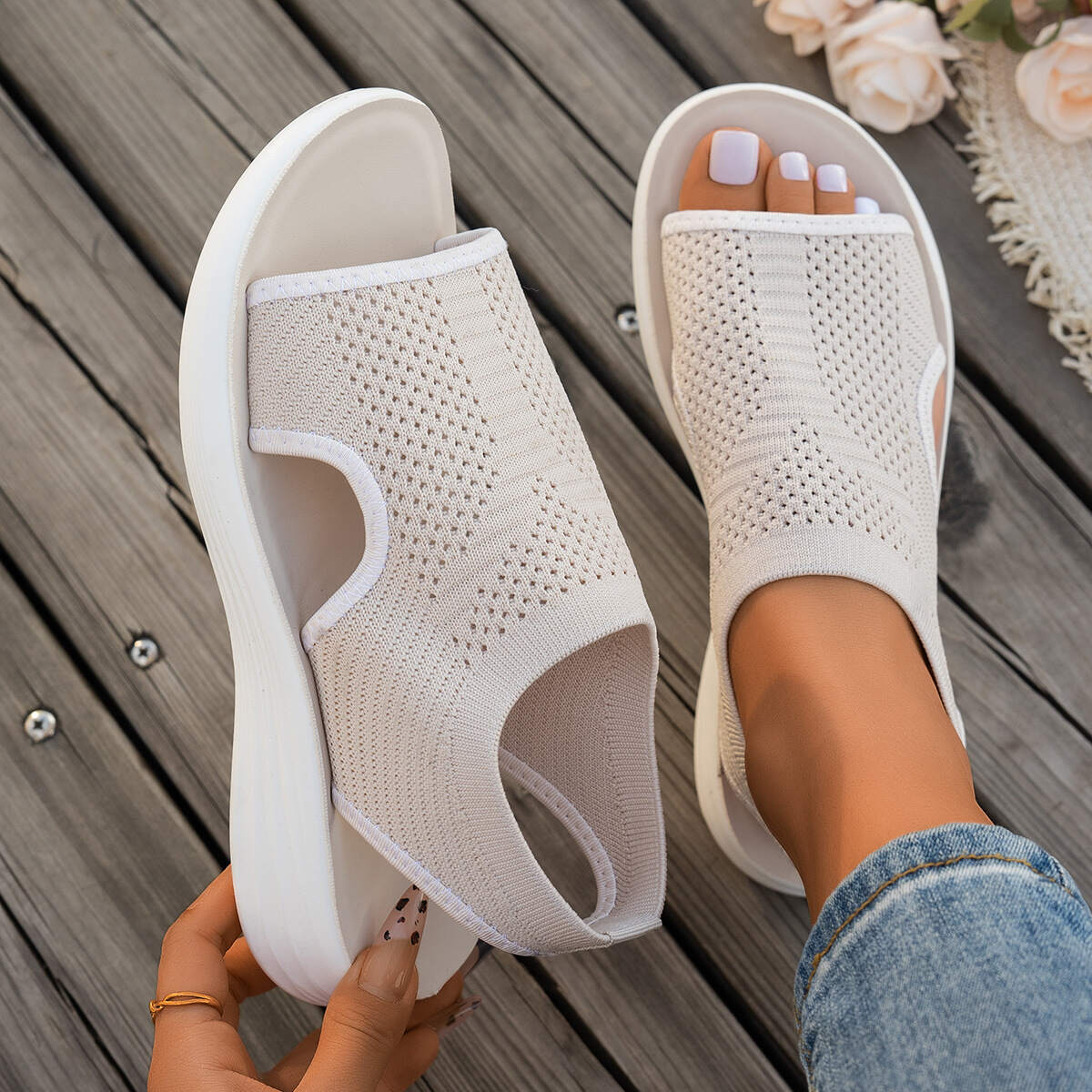 New style women's sandals - trendy 2026 fashion, breathable soft sole, suitable for summer casual wear, women's beach shoes