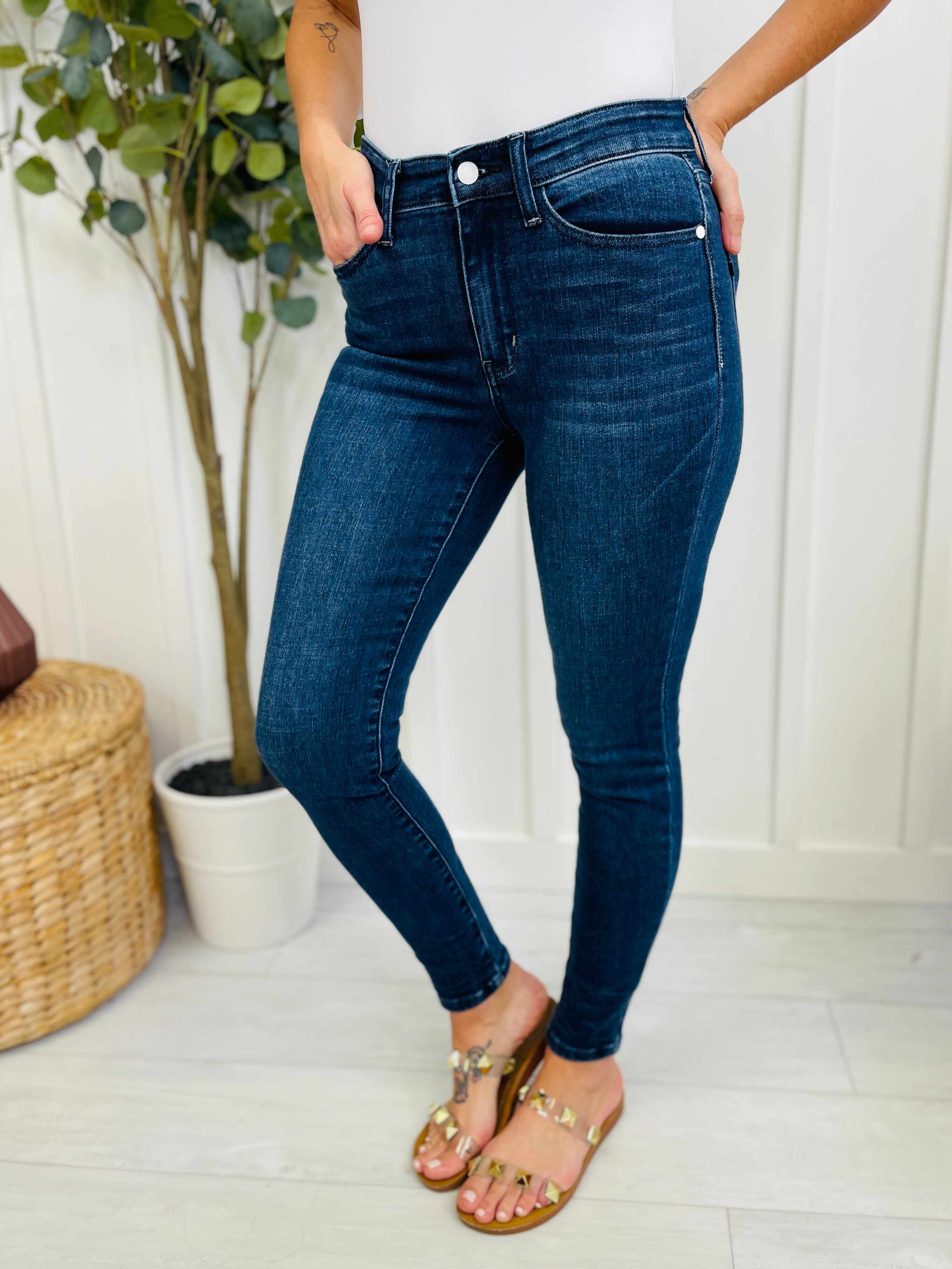 REG/CURVY Mid Rise Classic and Classy Skinny Jeans