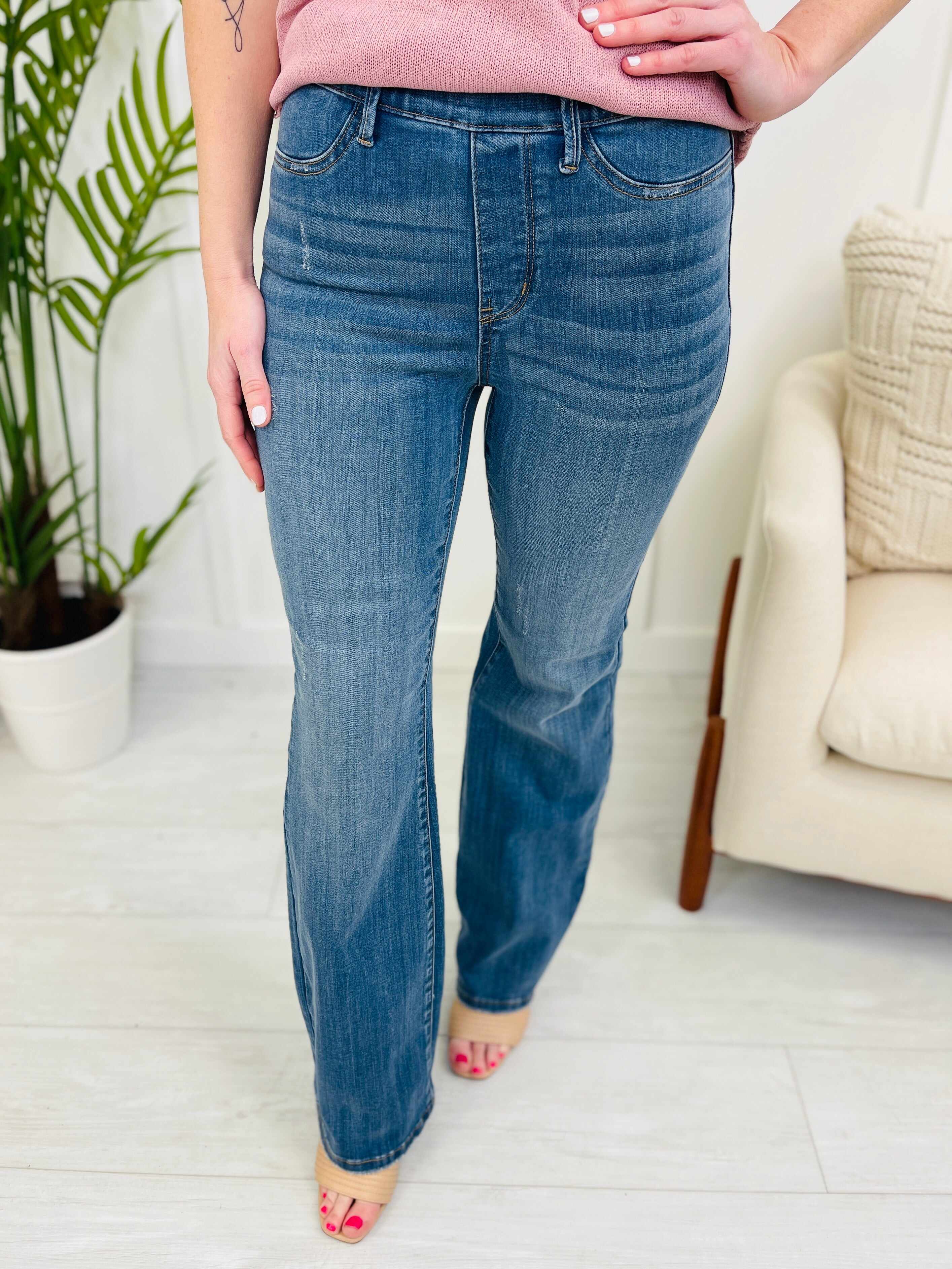 REG/CURVY Elastic Heart Pull On Slim Bootcut Jeans