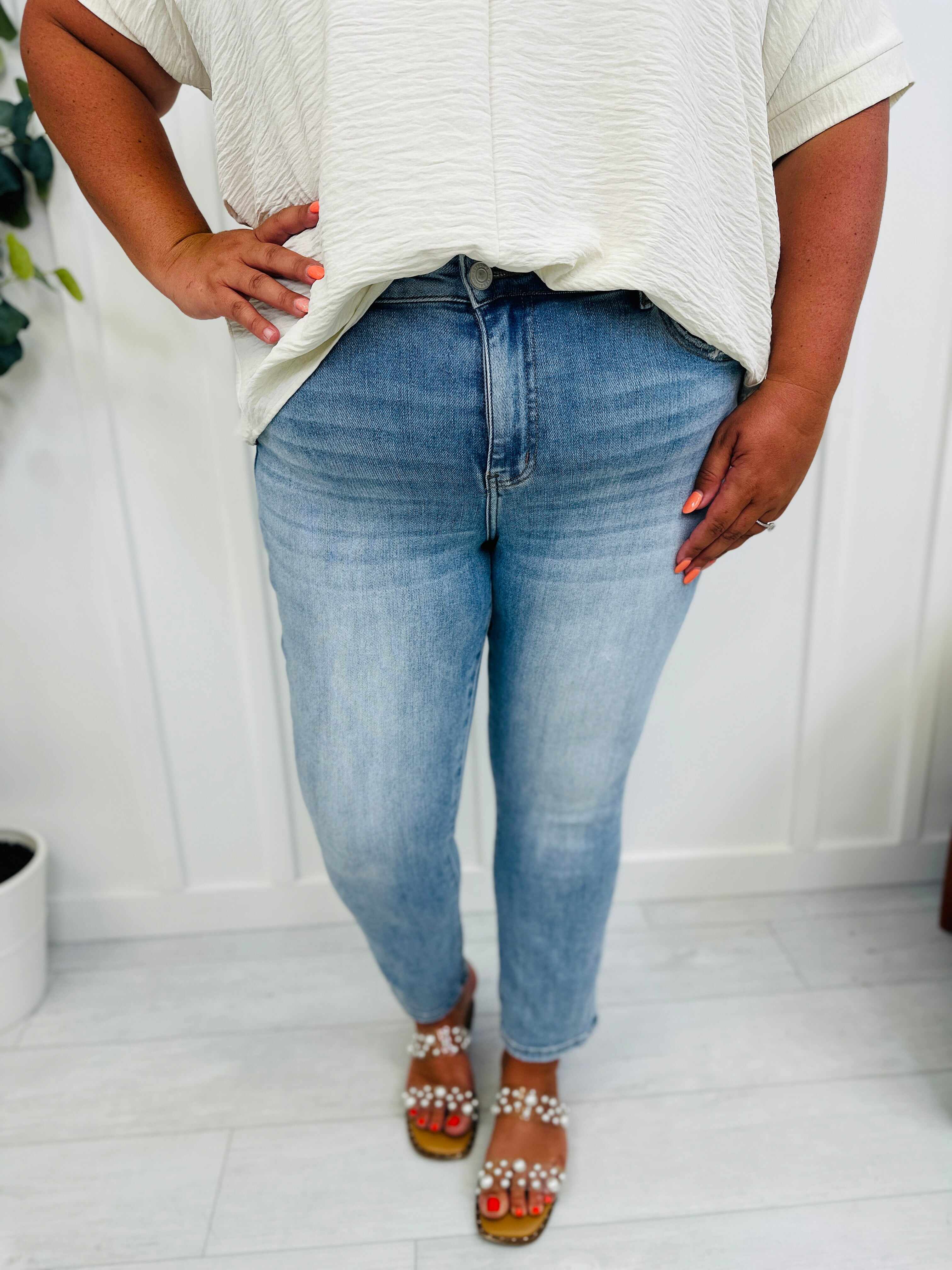 MARKDOWNS! Lovervet REG/CURVY Straight Into Summer Straight Leg Mid Rise Jeans