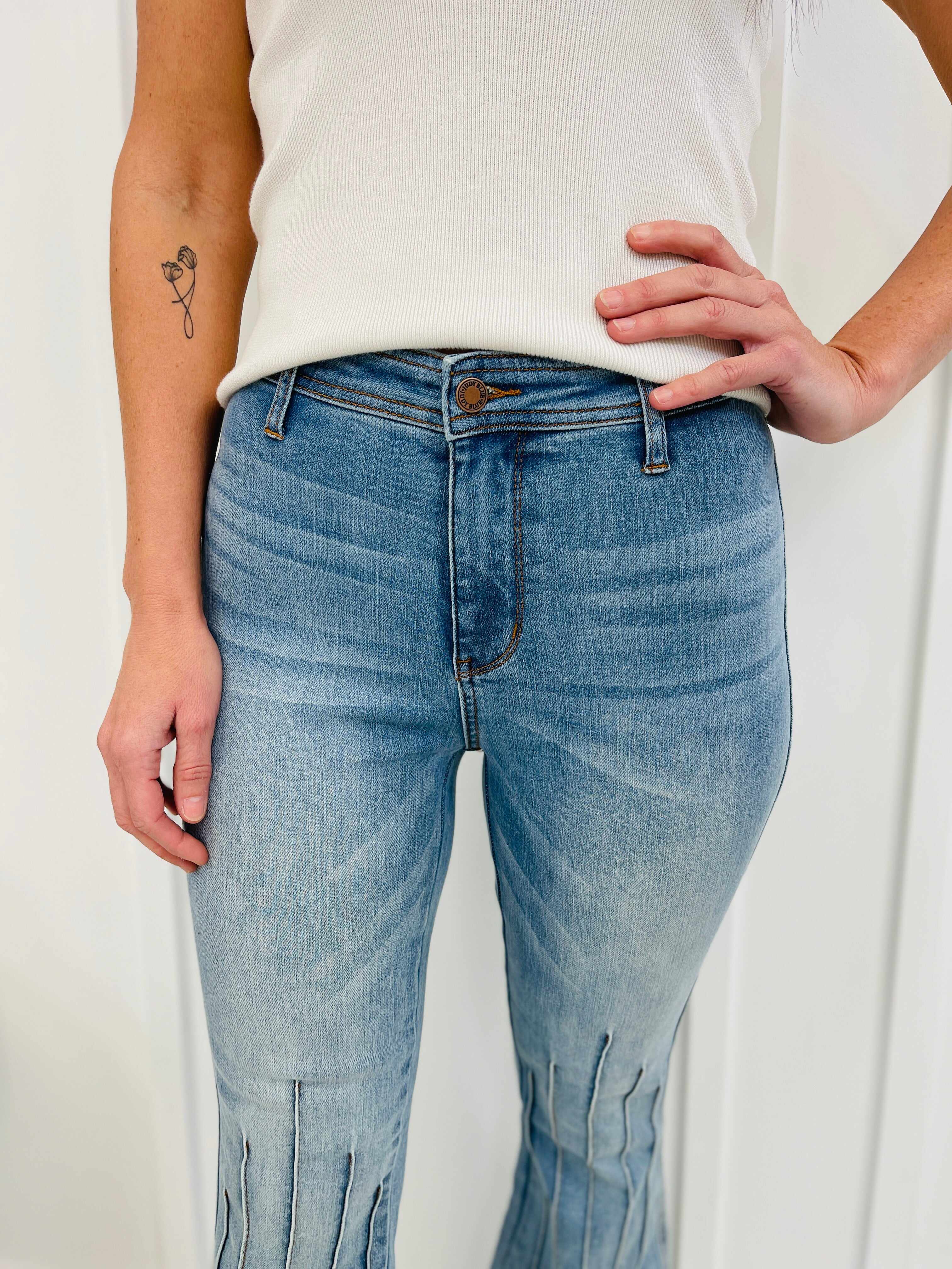 REG/CURVY Eyes On You Bootcut Jeans