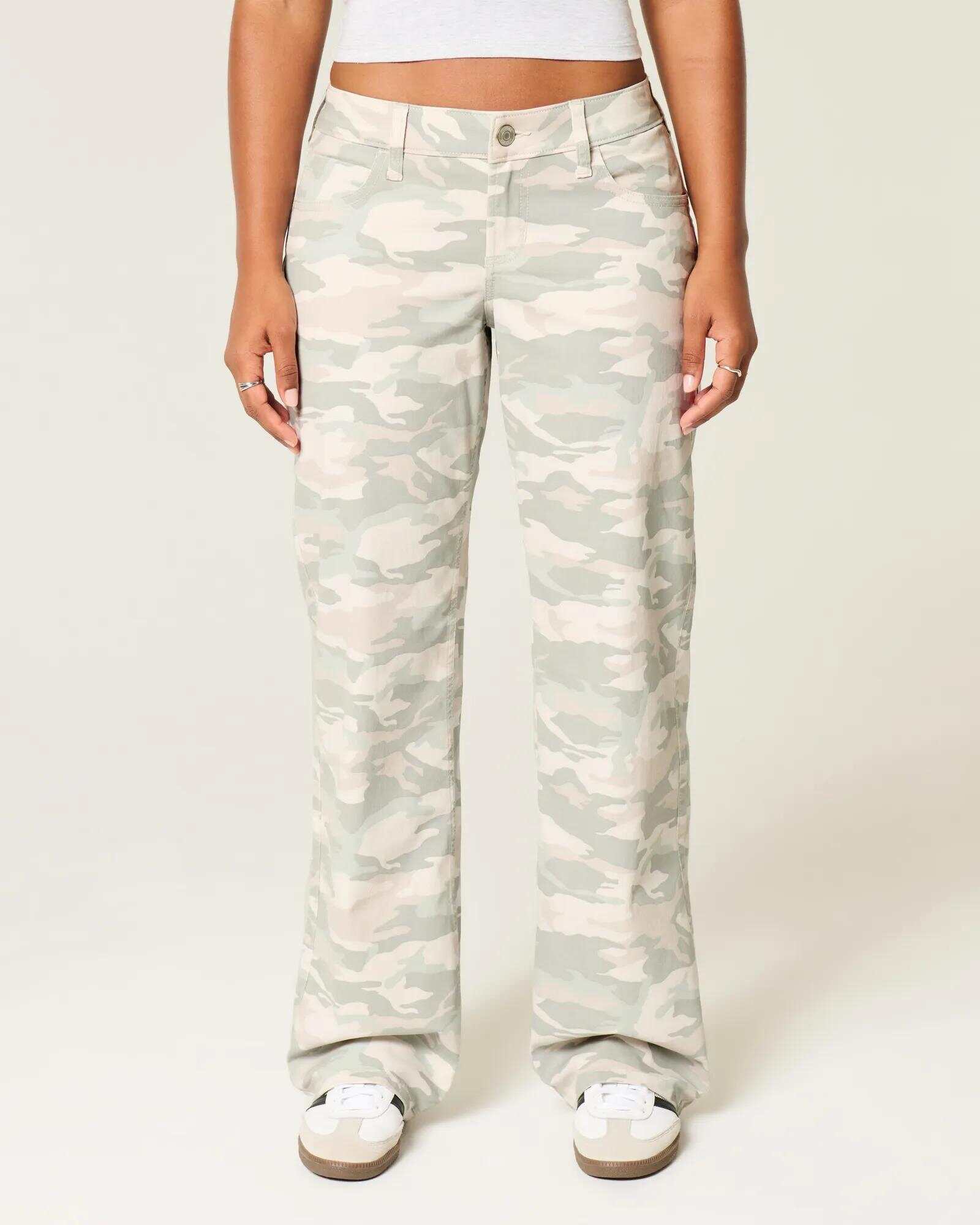 Curvy Low-Rise Light Wash Baggy Jeans