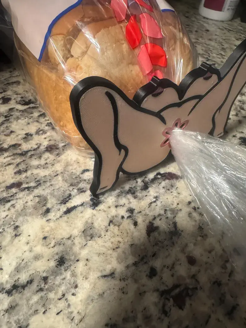 🍑 The Cheeky Novelty Body Bread Bag Clip