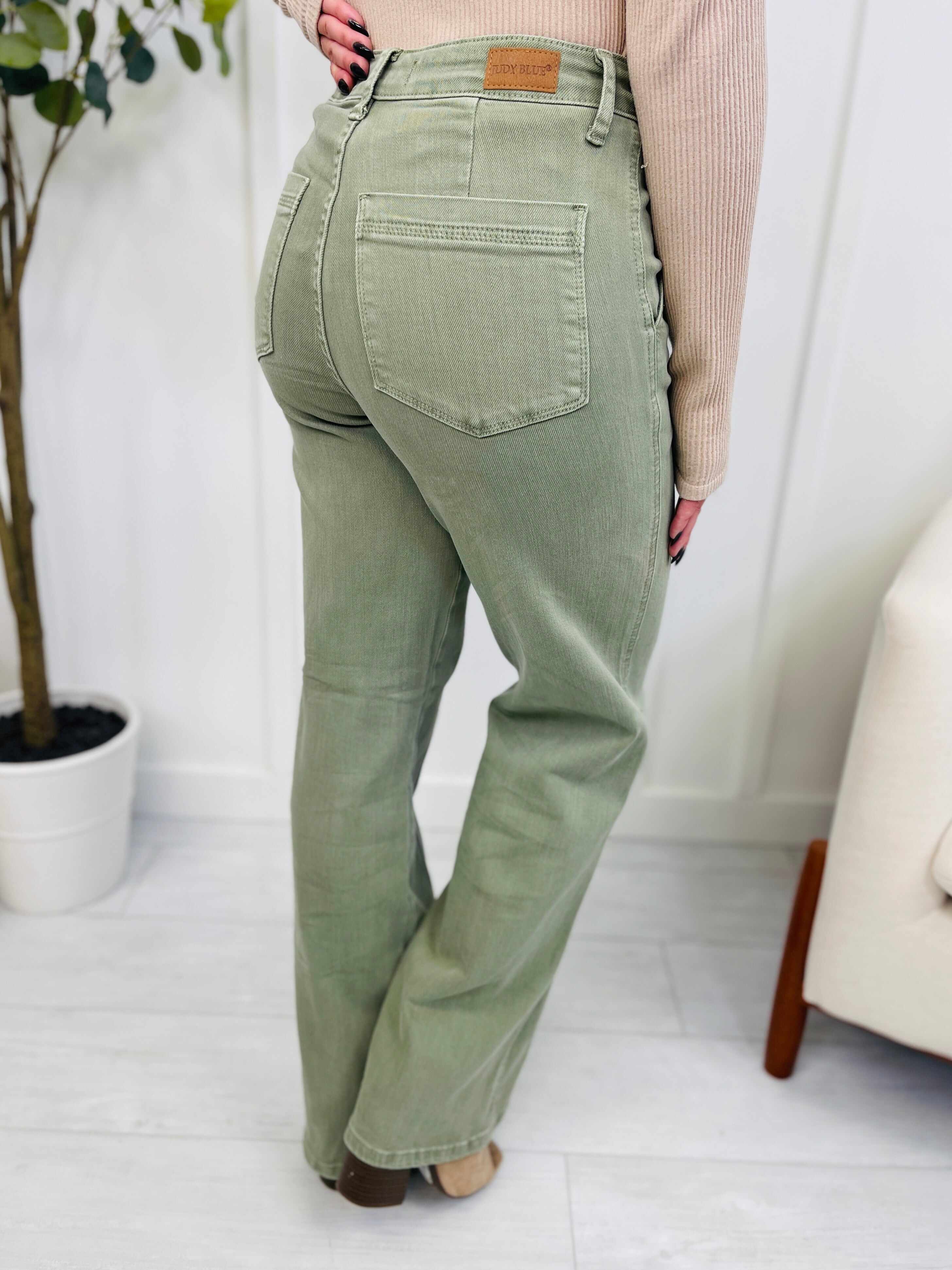 PLUS/REG Center Sage Straight Leg Jeans