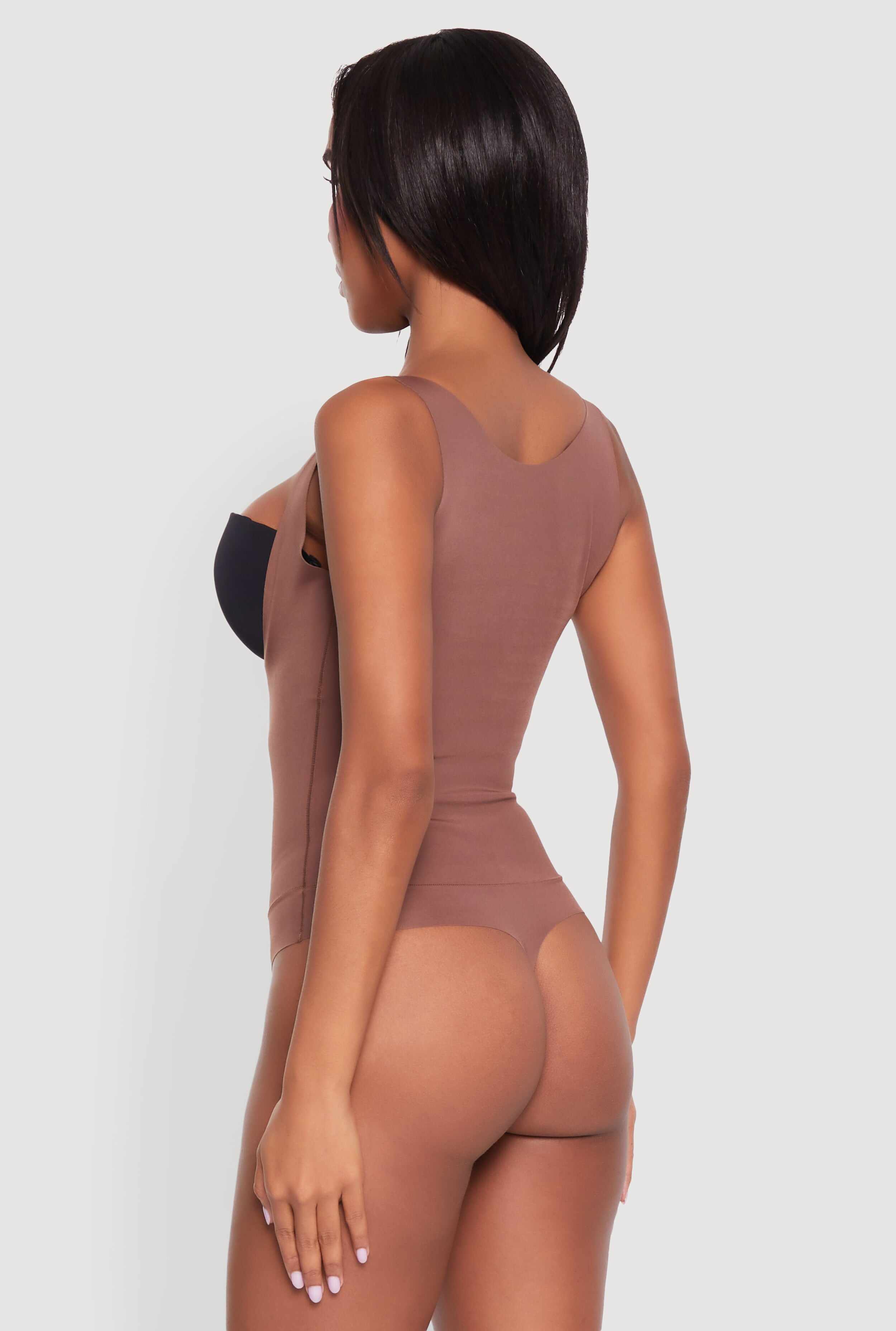 Sleek Sleeveless Shapewear Bodysuit with Scoop Neck