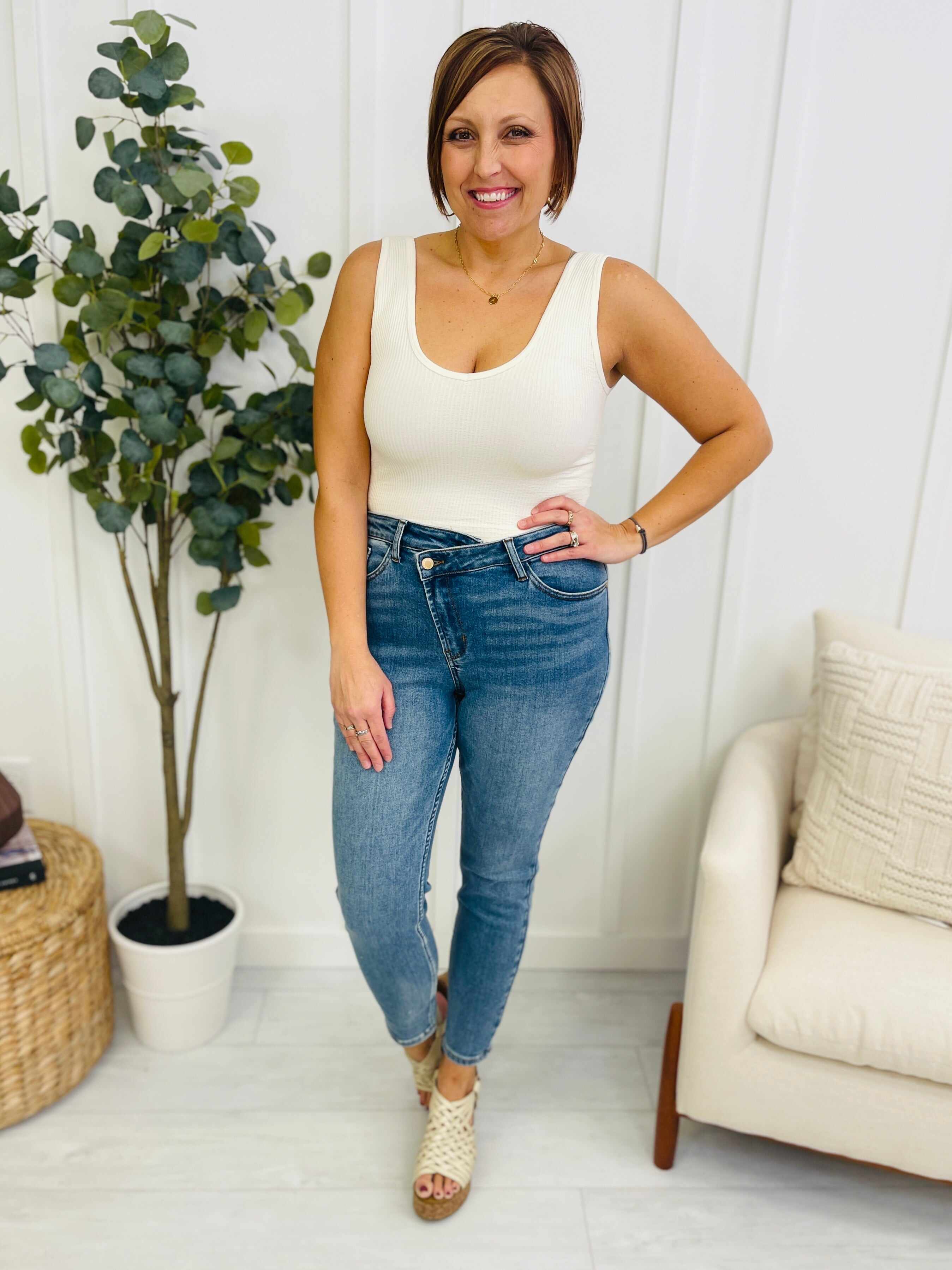 REG/CURVY Waist Cinching Criss Cross Confidence Jeans