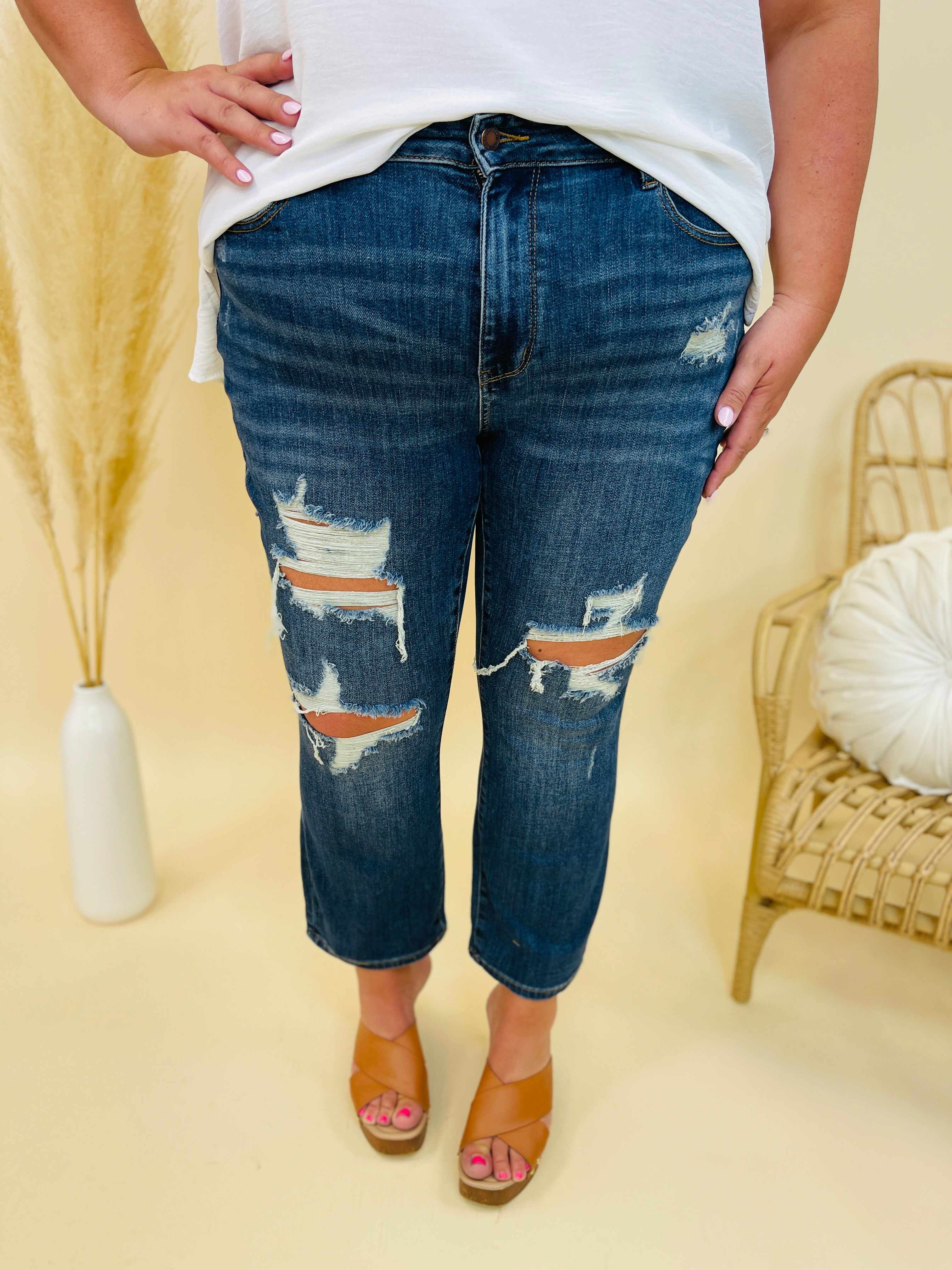 REG/CURVY Crop and Stare Straight Jeans