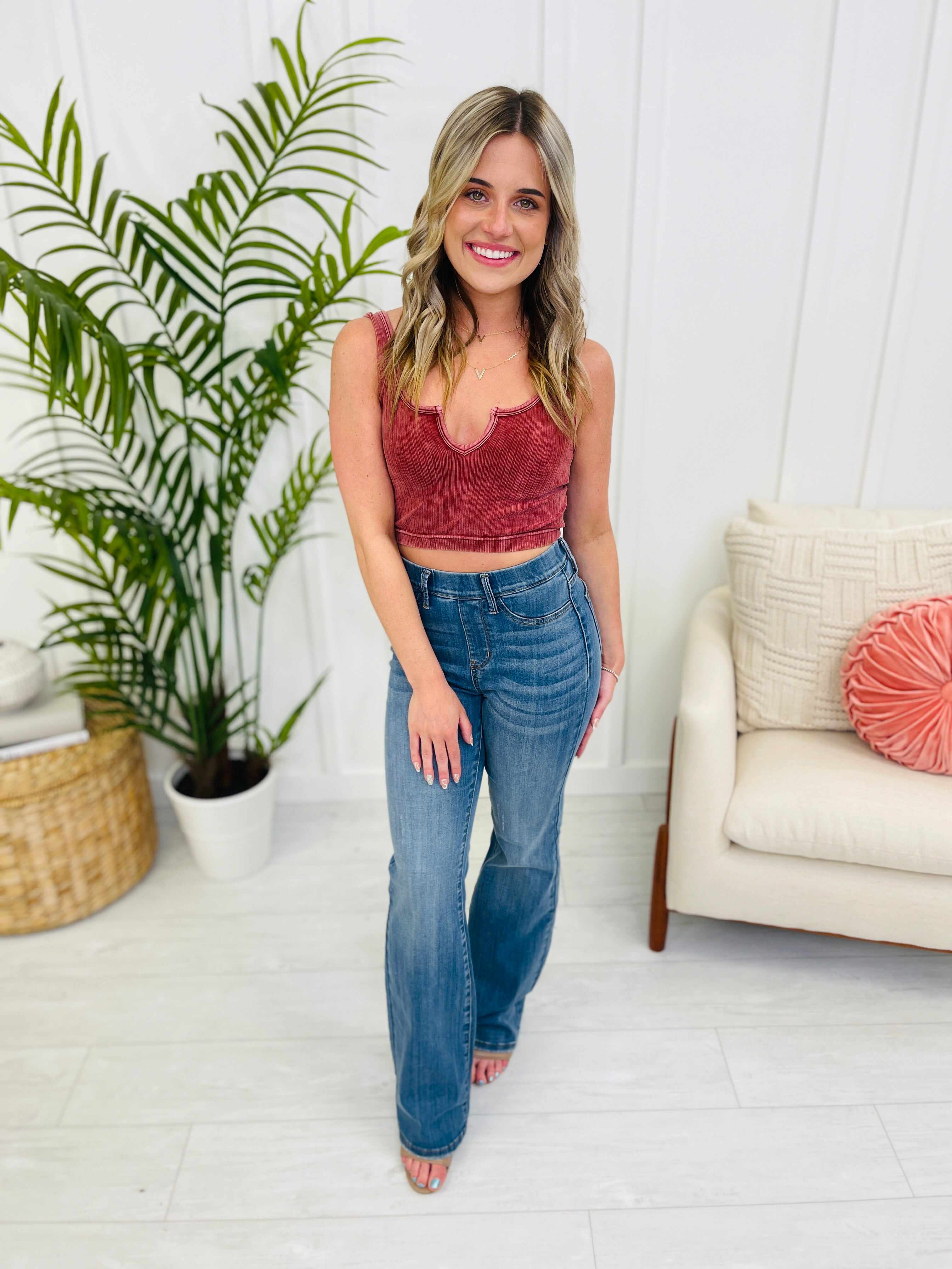 REG/CURVY Elastic Heart Pull On Slim Bootcut Jeans