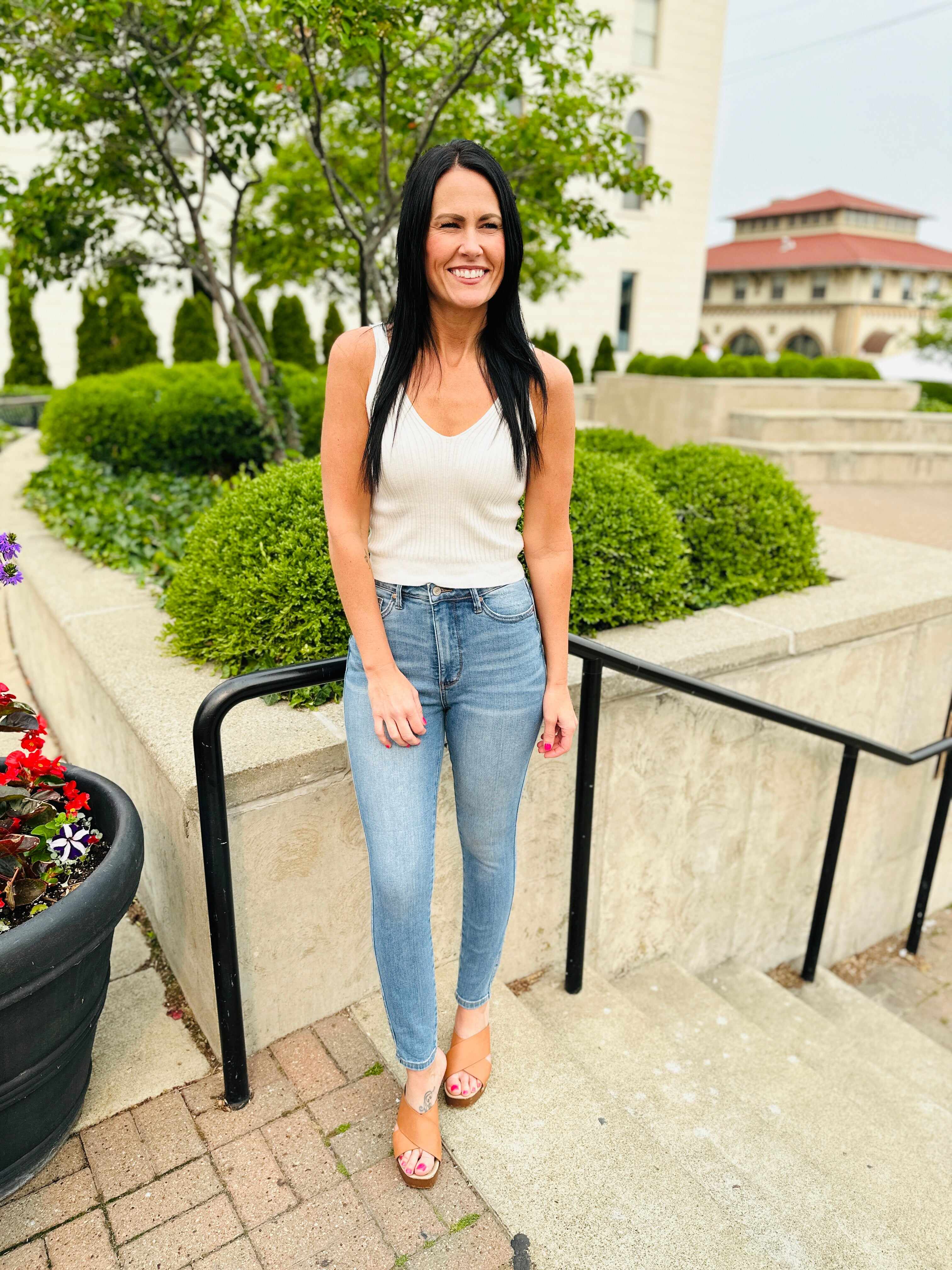 Tummy Control and Butt Lifting REG/CURVY Triple Threat Skinny Jeans