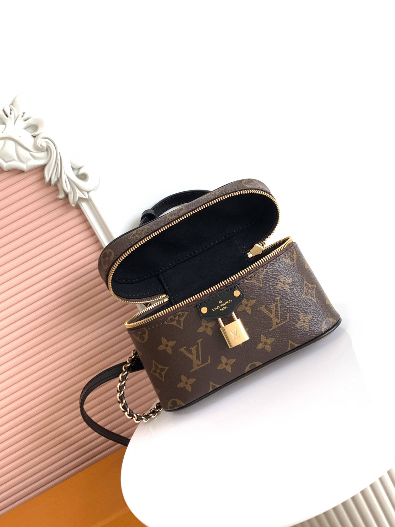 LK 2026 PADLOCK CHAIN BAG