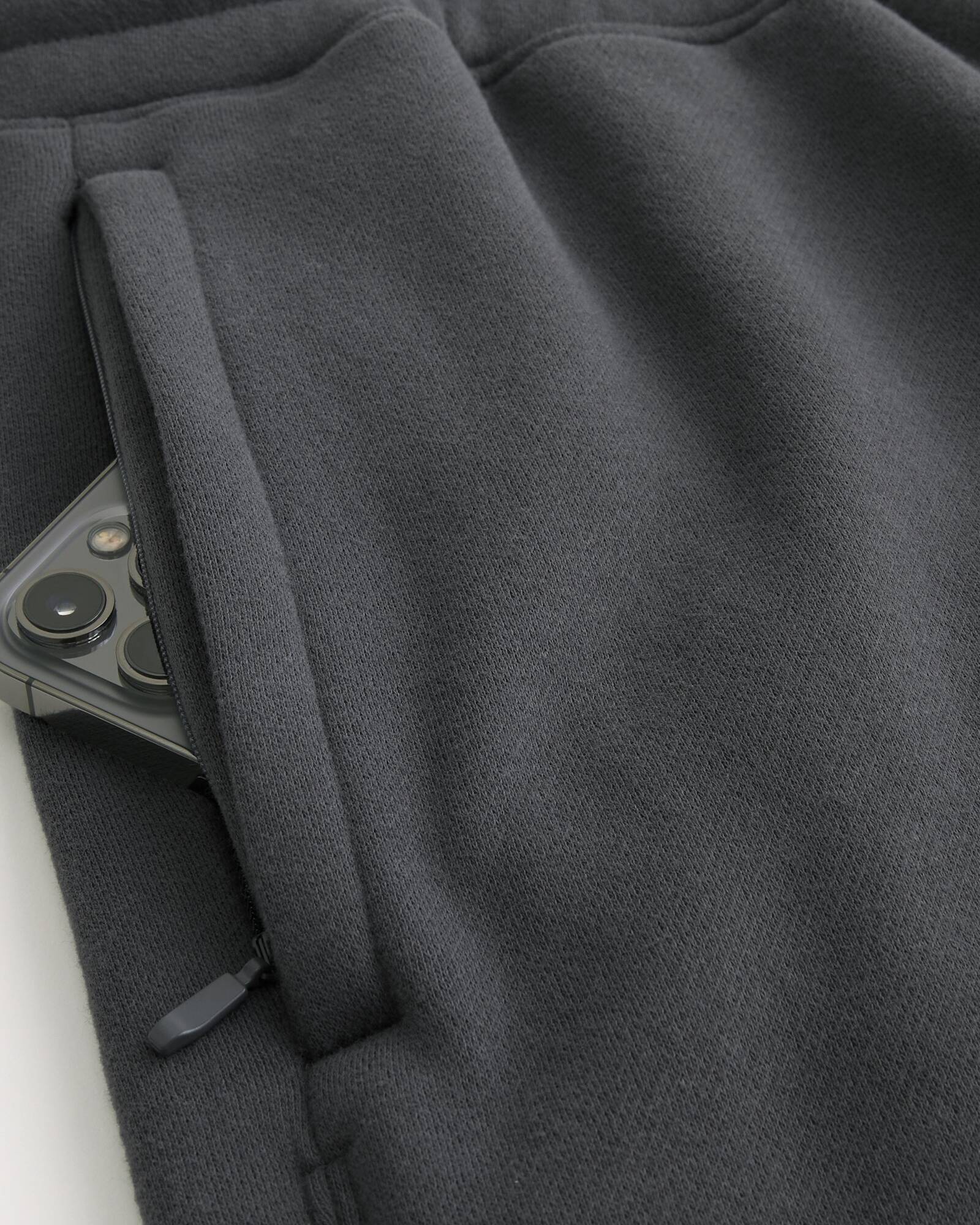 Mid-Thigh Camo Loose Fleece Shorts