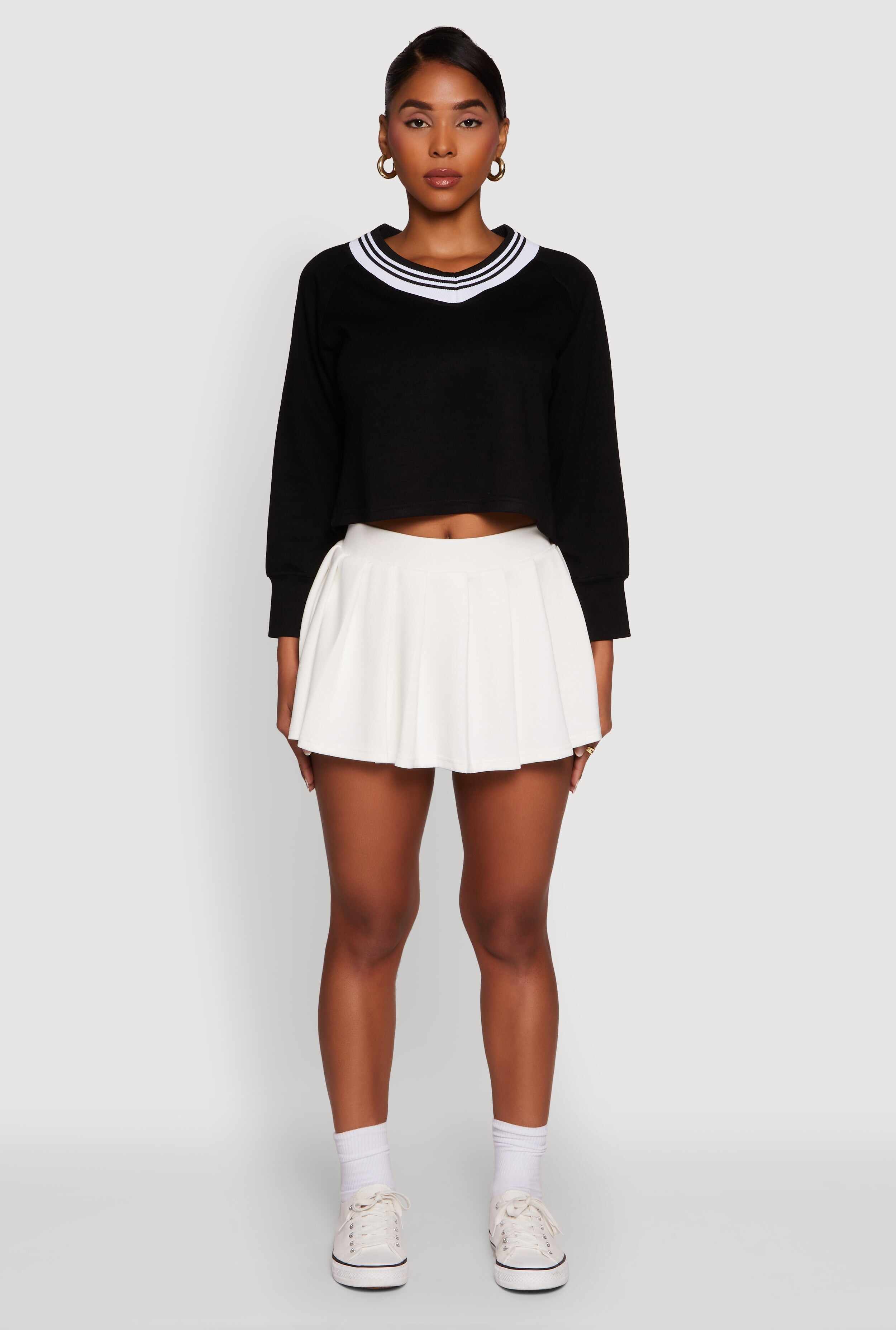 Contrast Trim V-Neck Cropped Sweatshirt