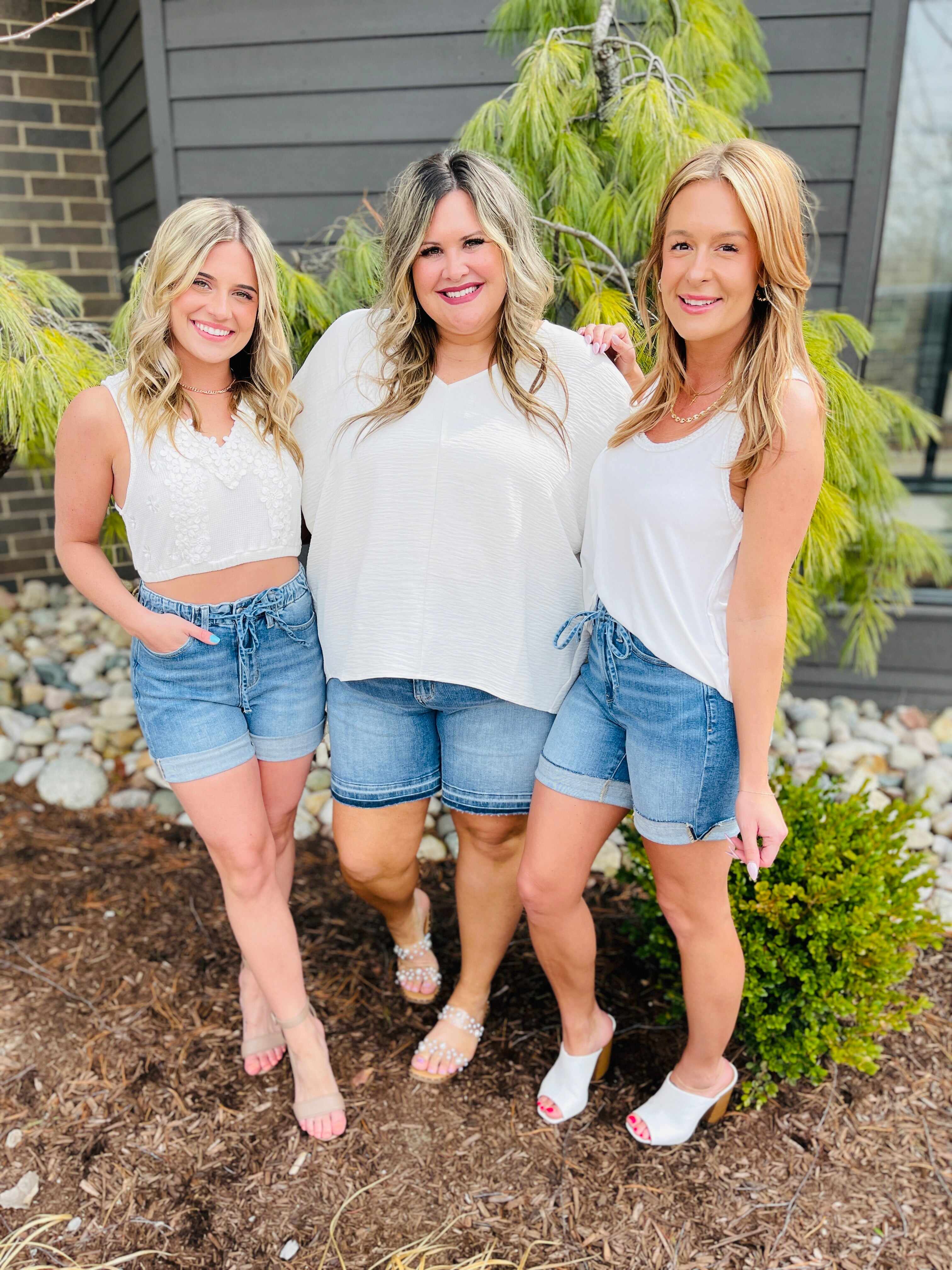 REG/CURVY Ray of Sunshine Shorts