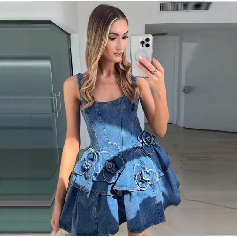 Floral Appliqué Denim Corset Mini Dress – Statement Peplum Style 🌹✨
