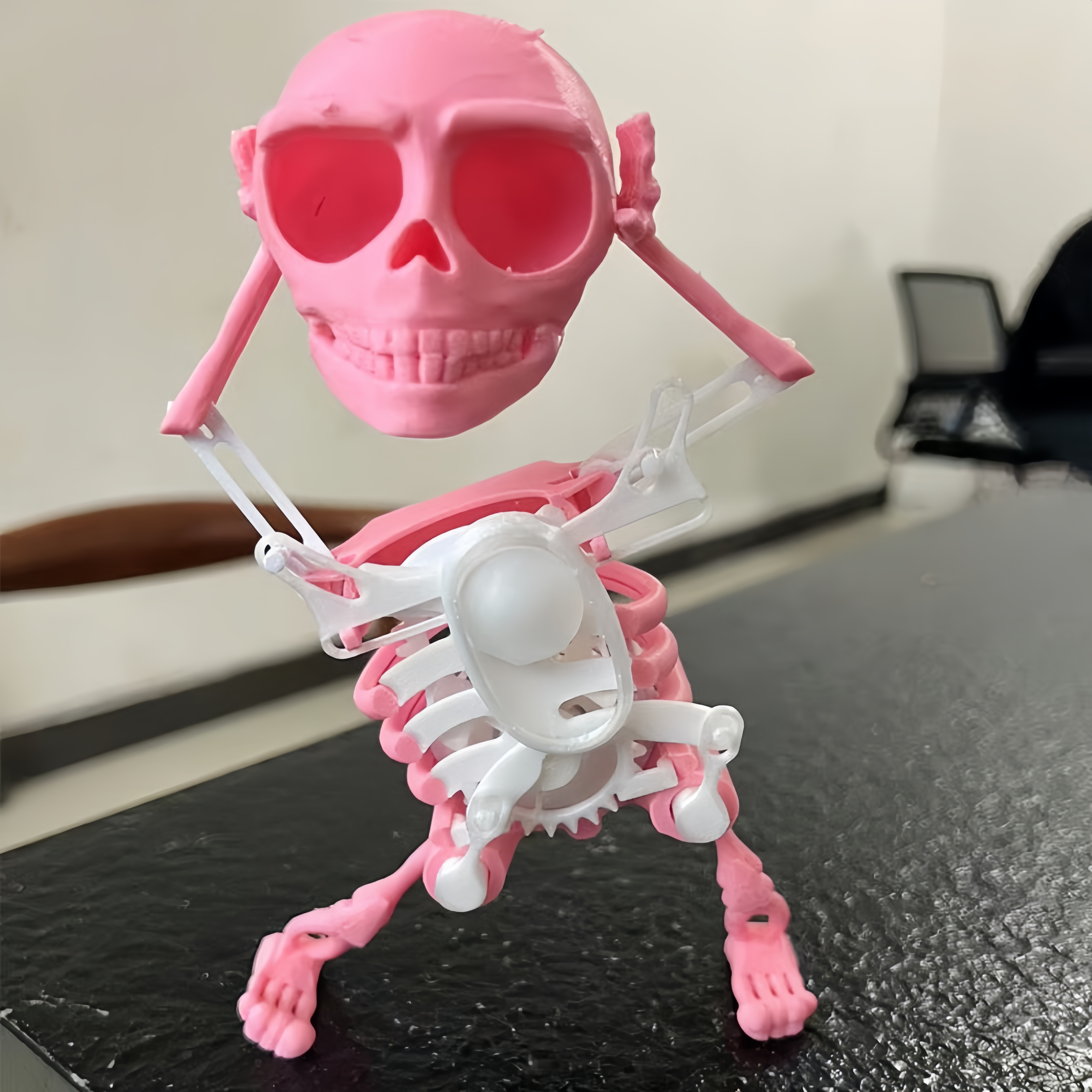 Dancing and Swinging 3D Skull Toy🎉